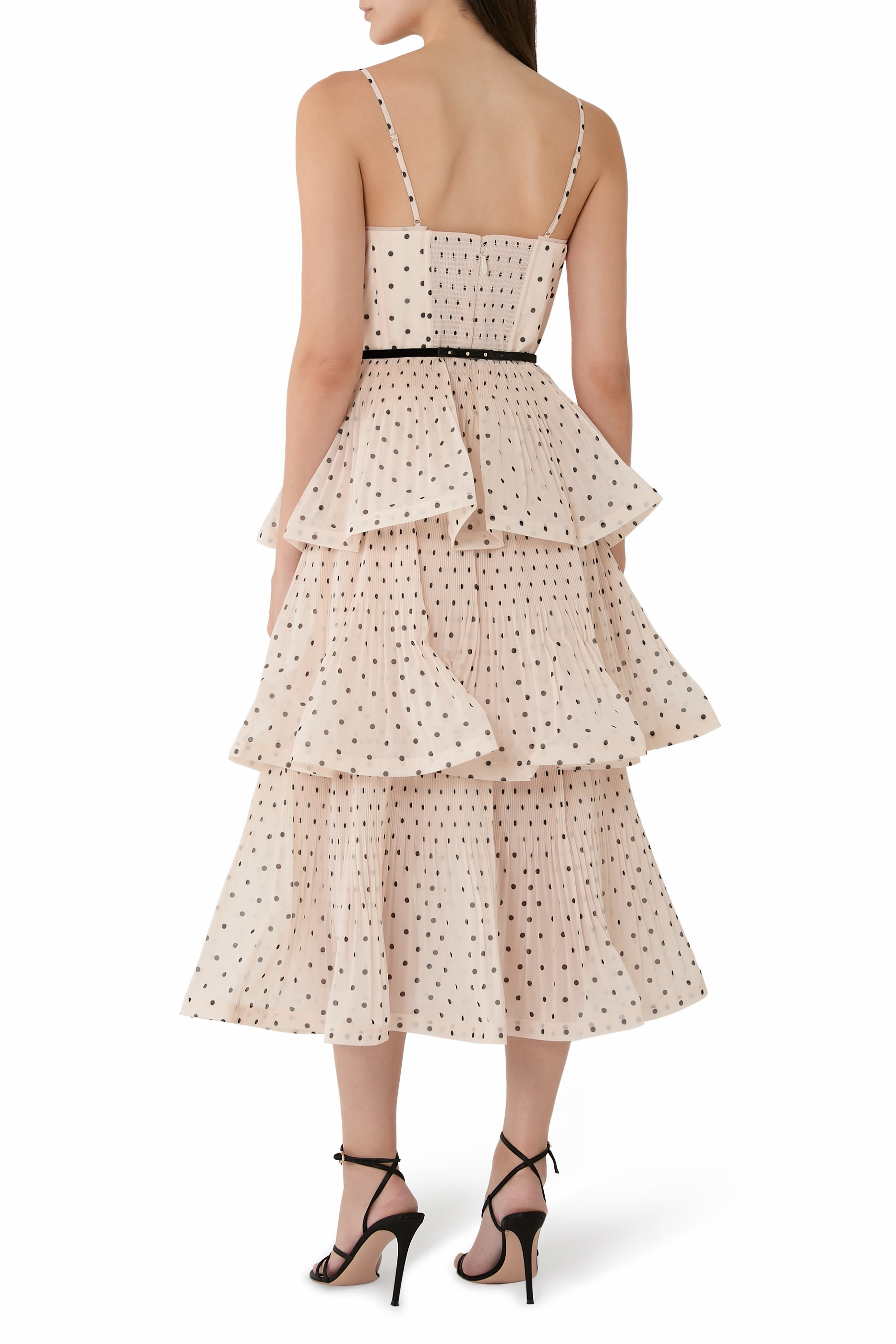 فستان متوسط الطول بطيات وتصميم متدرج