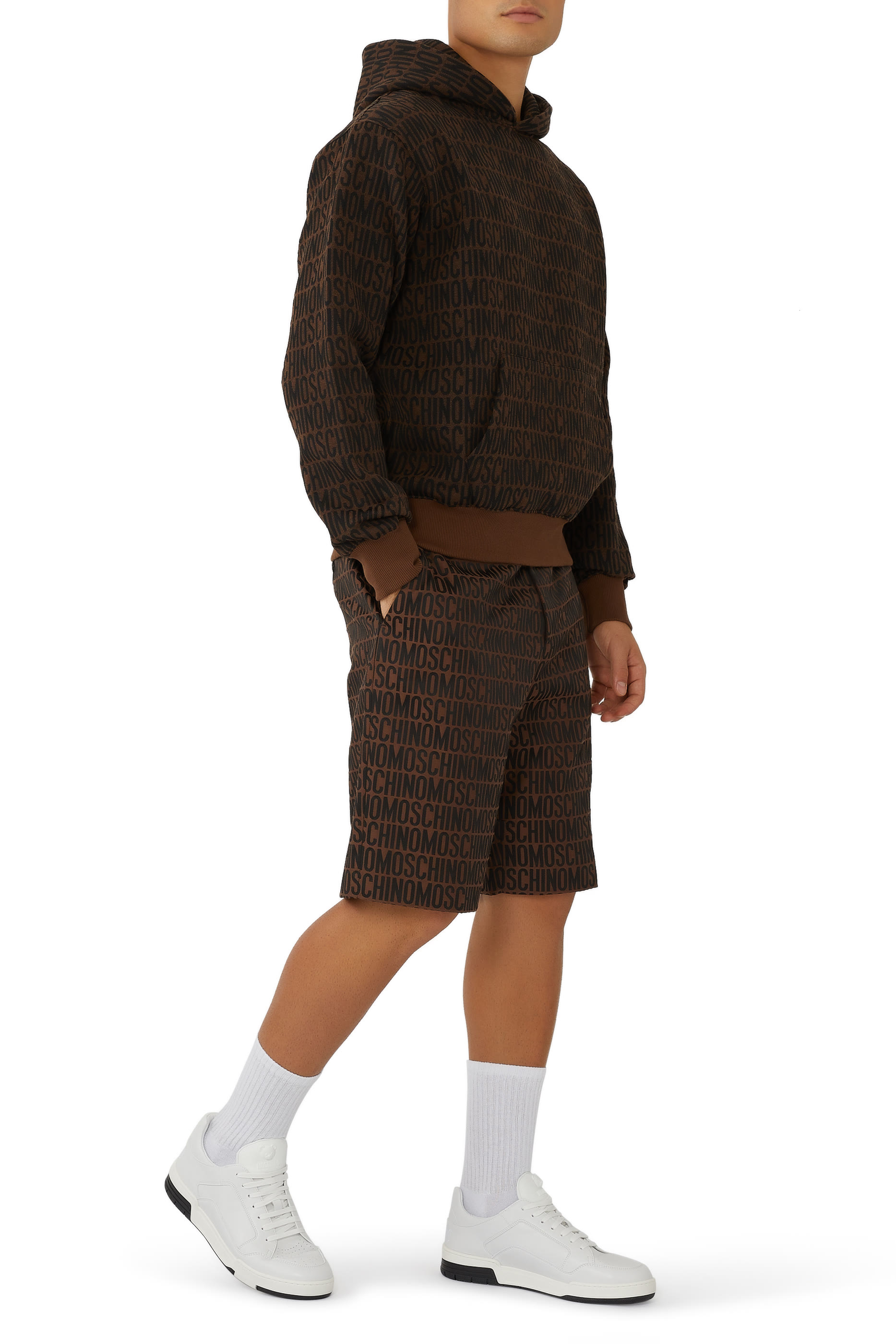 هودي بسحاب وشعار الماركة