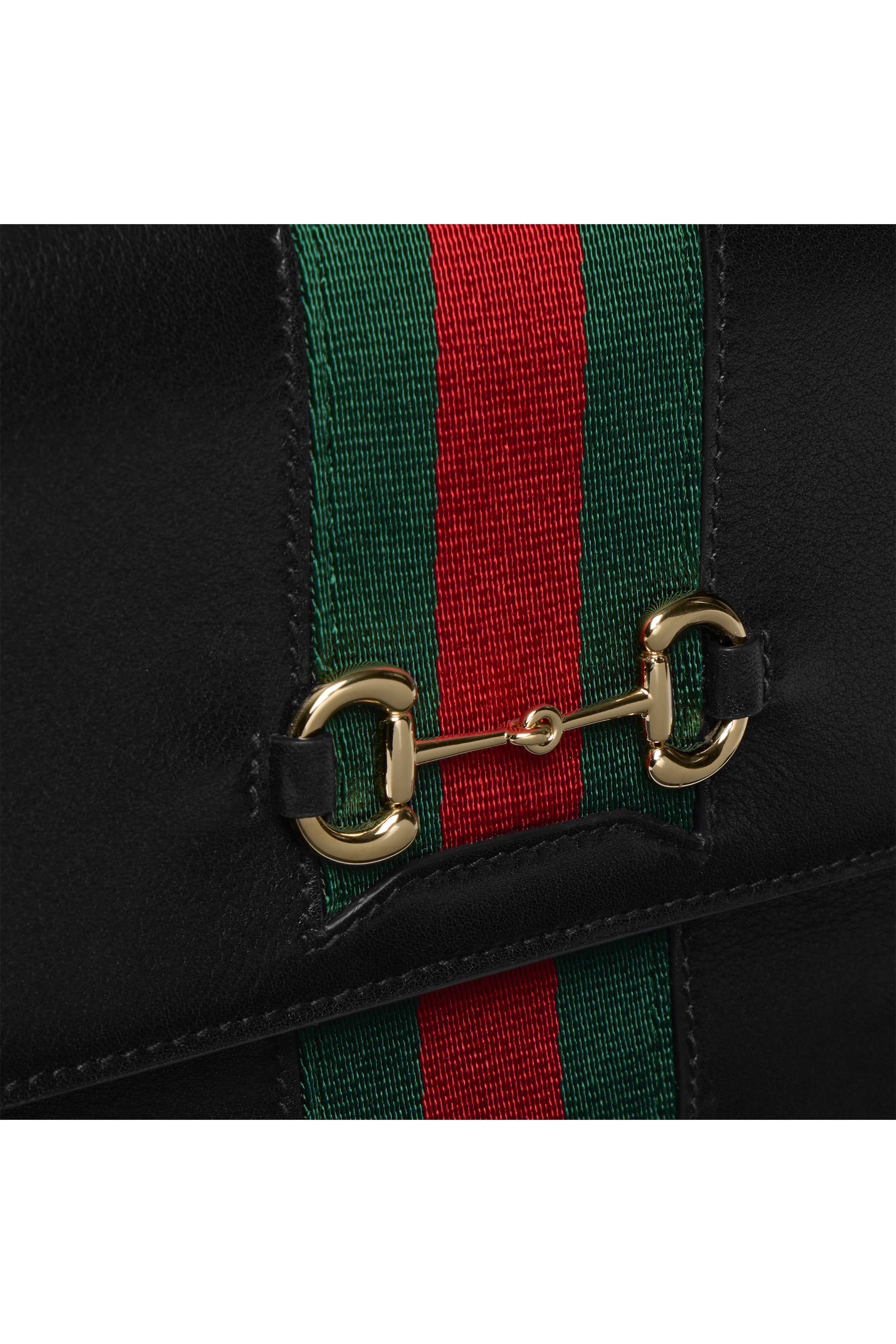 محفظة بحمالة مزينة بشريط ويب وحلية لجام الحصان