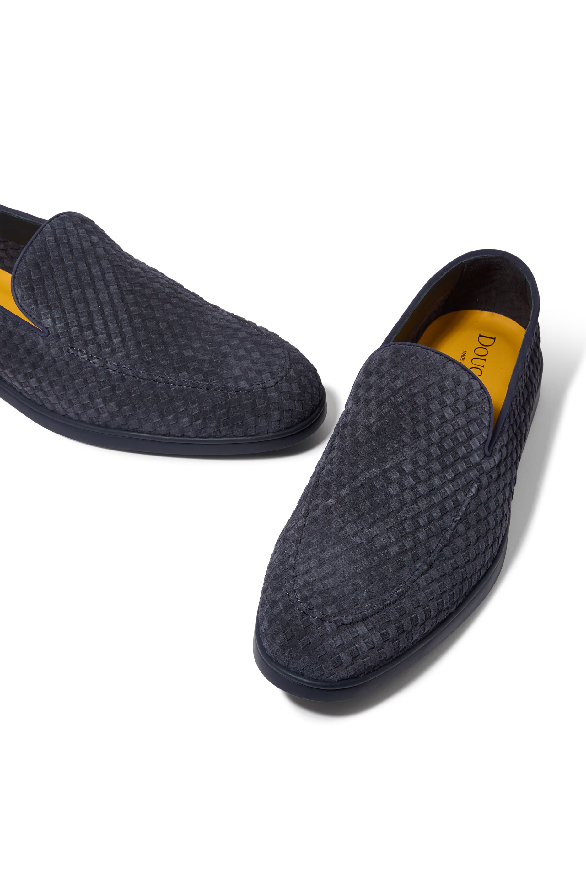 حذاء سهل الارتداء بتصميم متموج شمواه