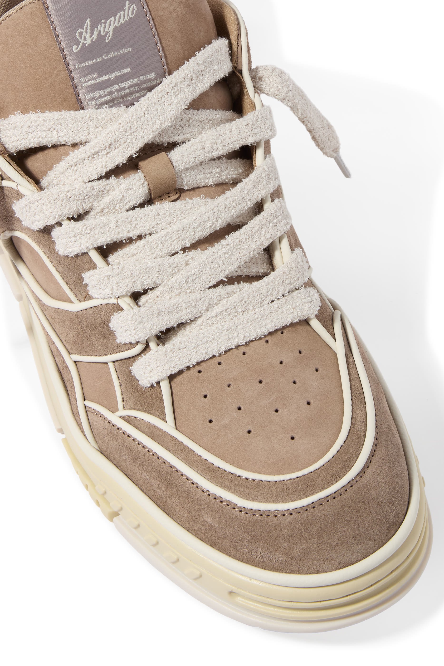 سنيكرز أريا ال او