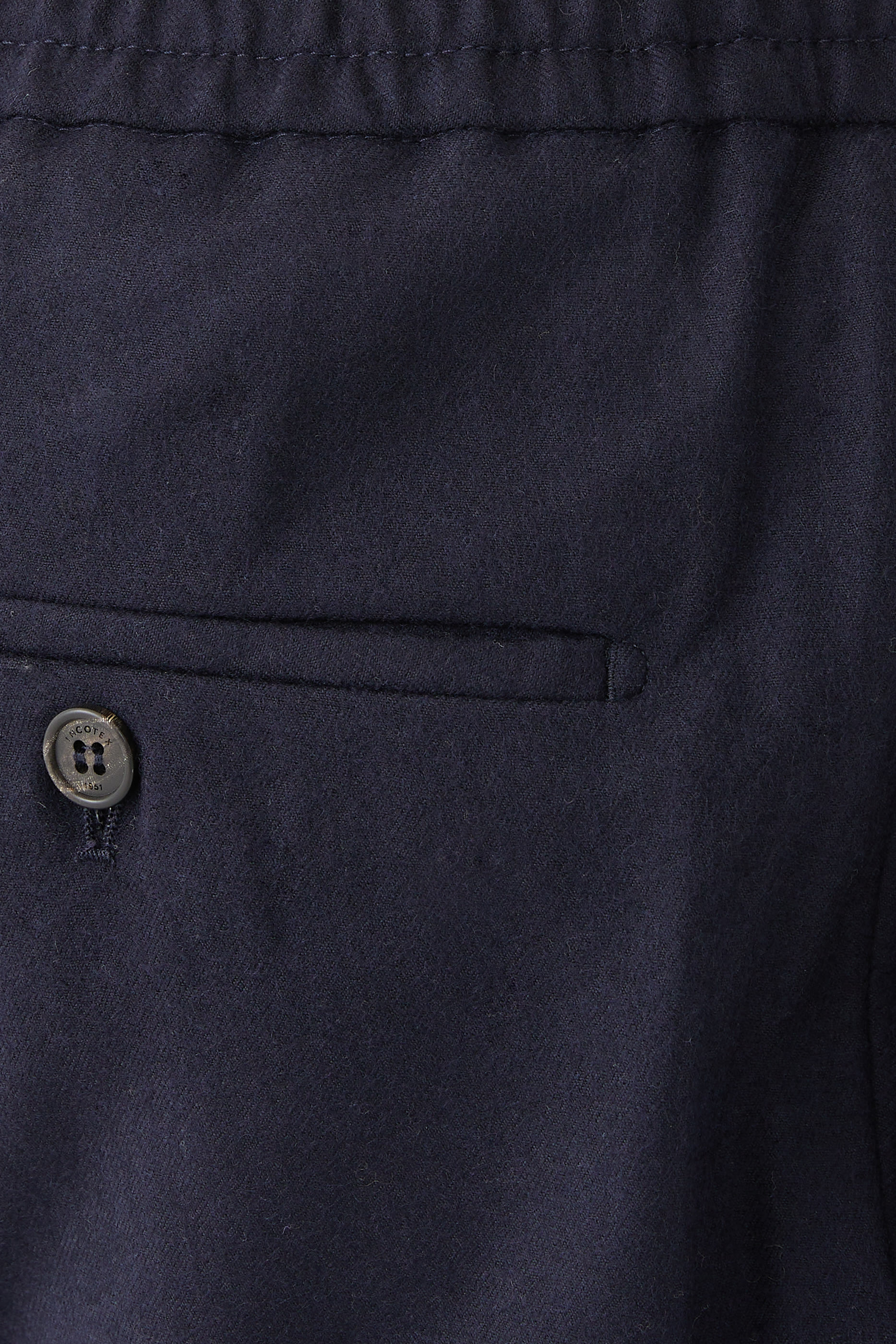 بنطال فلانيل بقصة تضيق باتجاه الحافة