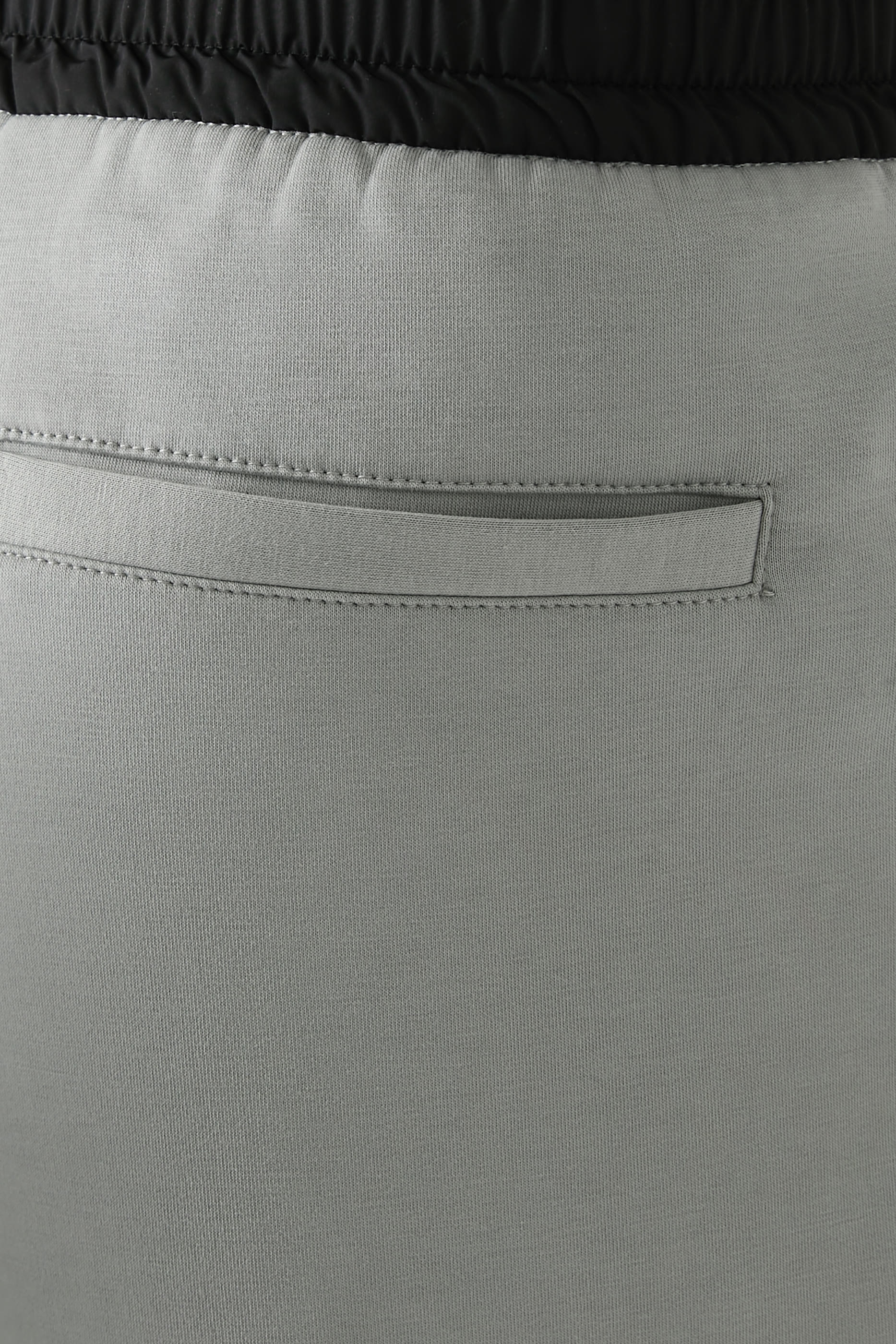 بنطار بشعار الماركة جرسيه