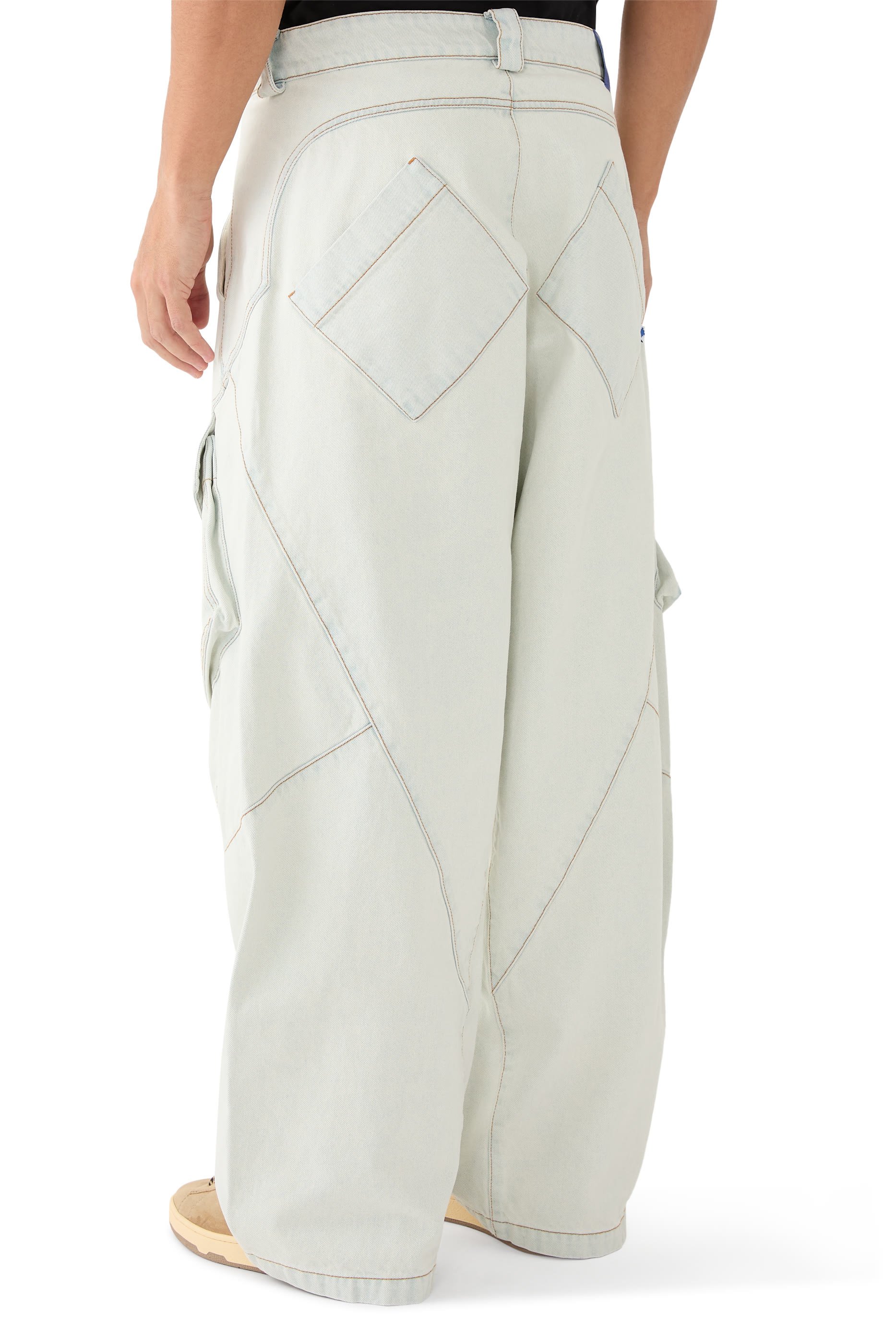 بنطال جينز كارجو بقصة واسعة