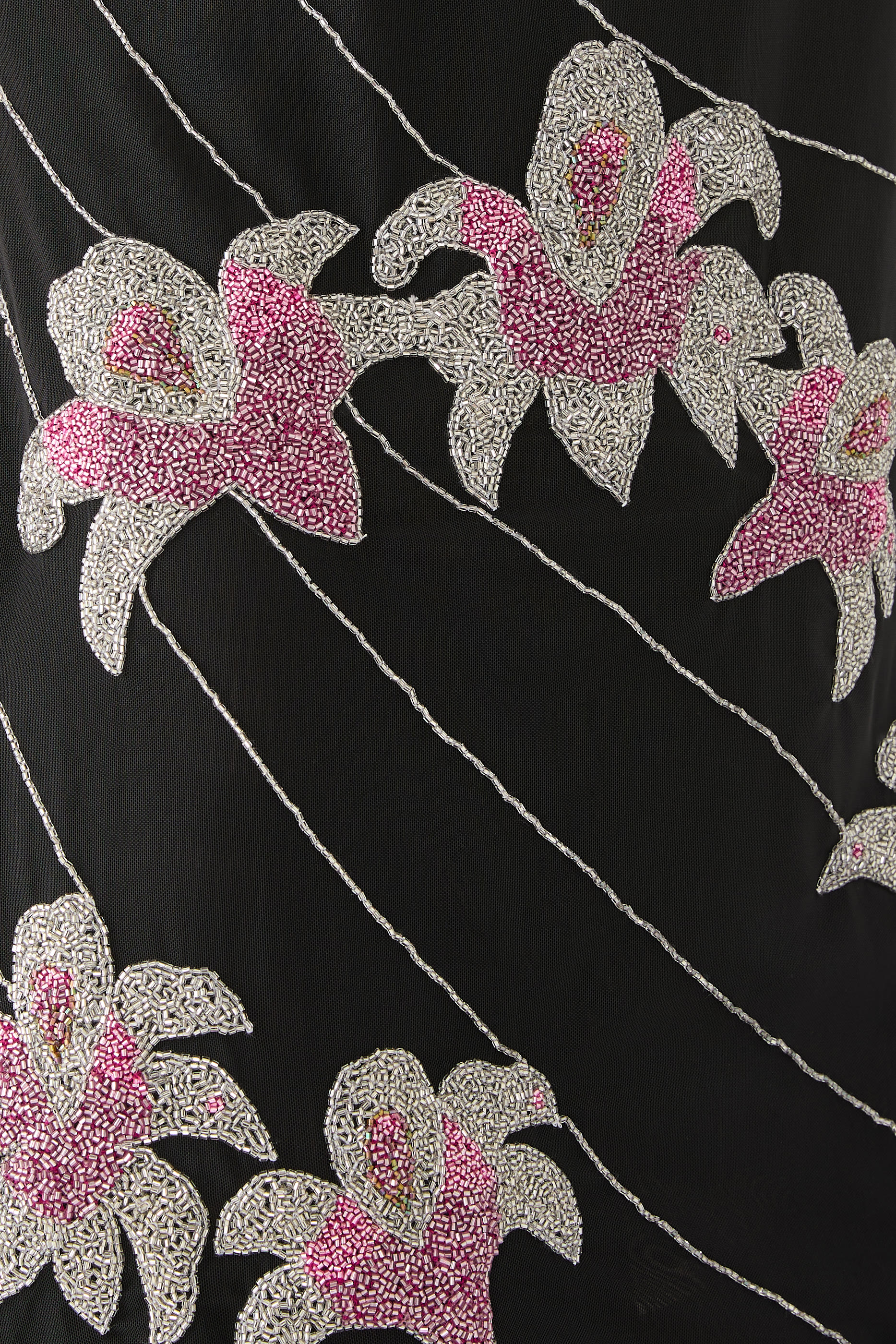 فستان غالا قصير مطرز بالخرز