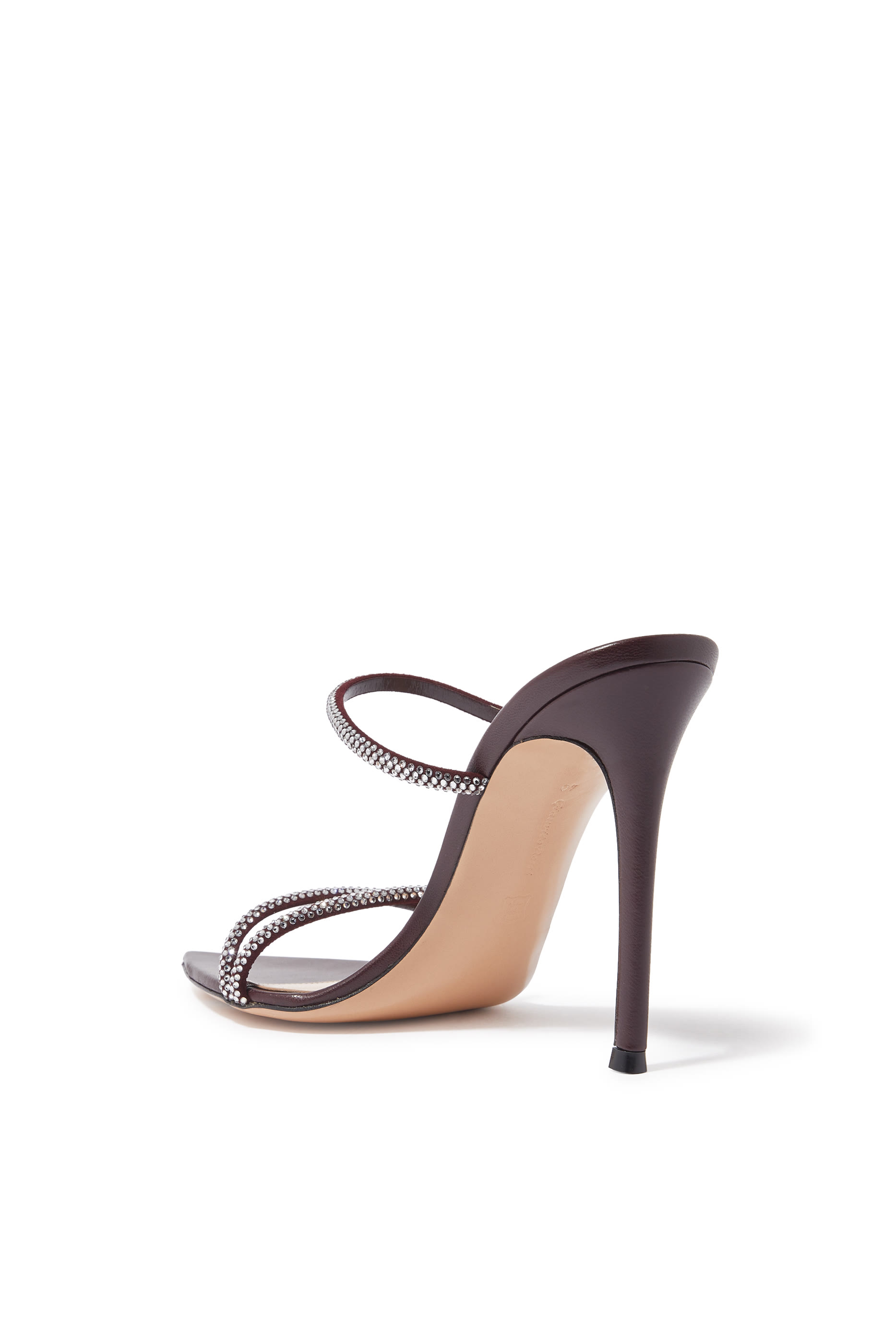 حذاء كان 105 مفتوح من الخلف بسيور مزوجة مرصعة بأحجار جلد