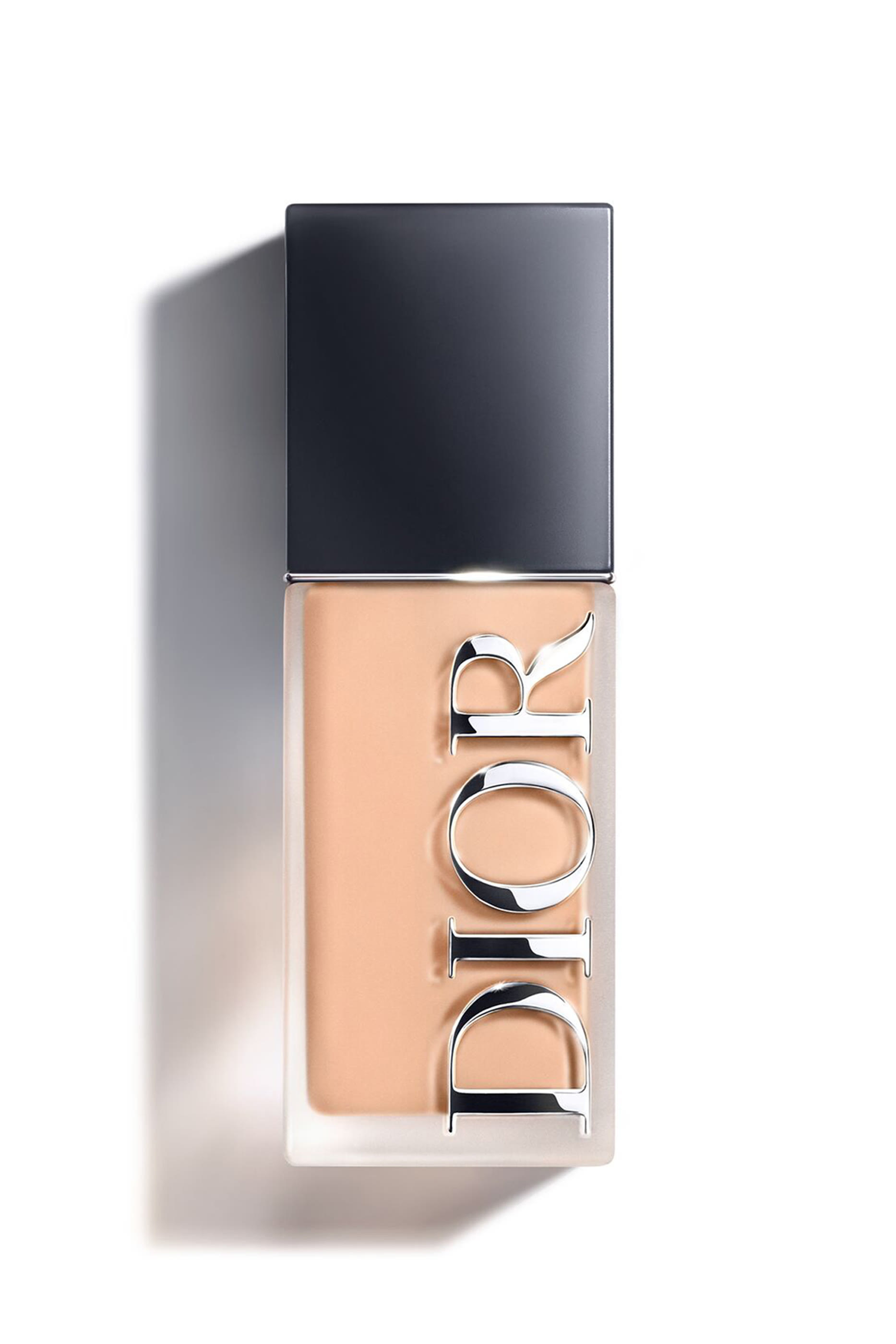 كريم أساس فوريفر سكين وير لإخفاء العيوب بلمسة طبيعية غير لامعة