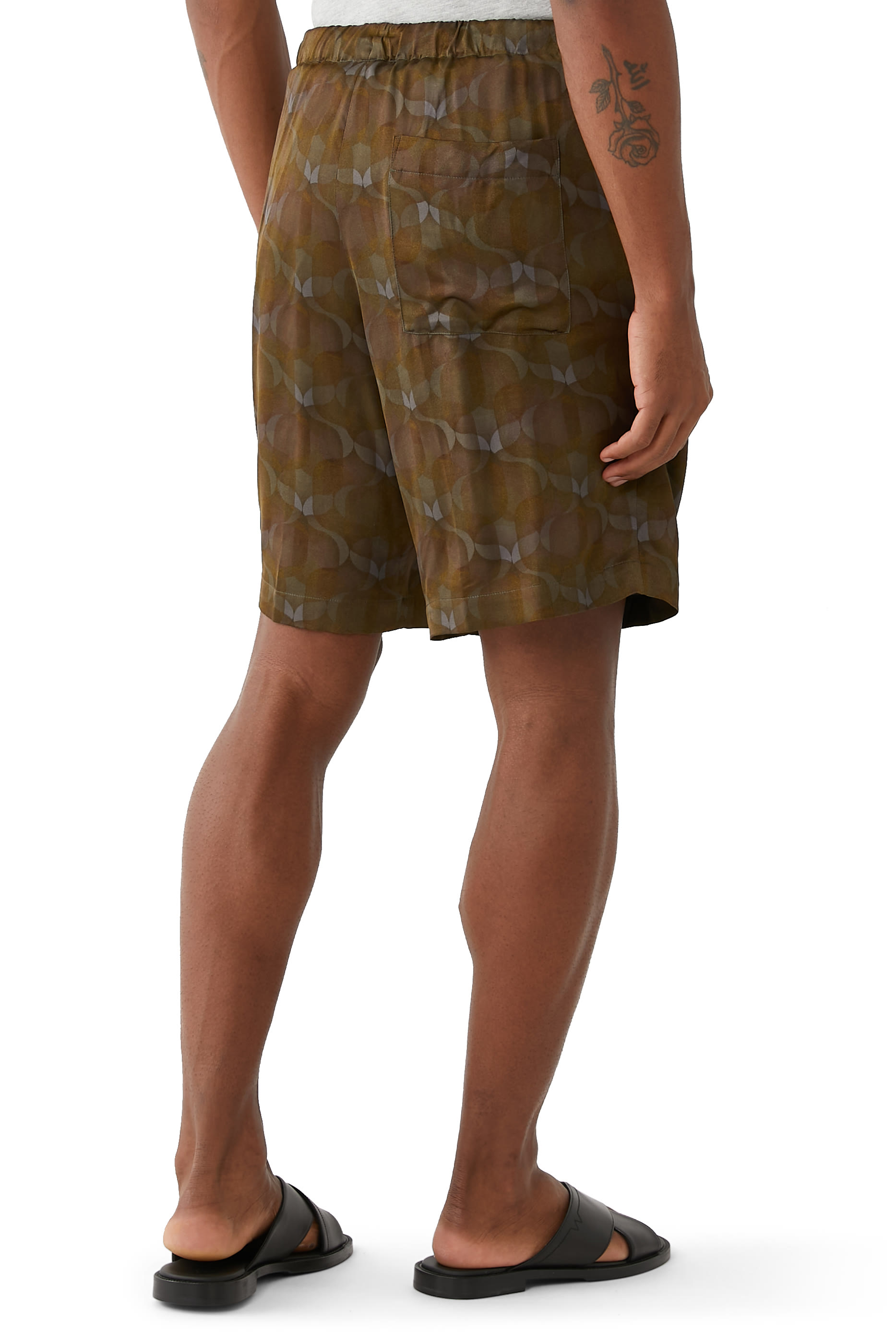 شورت فضفاض بنقشة