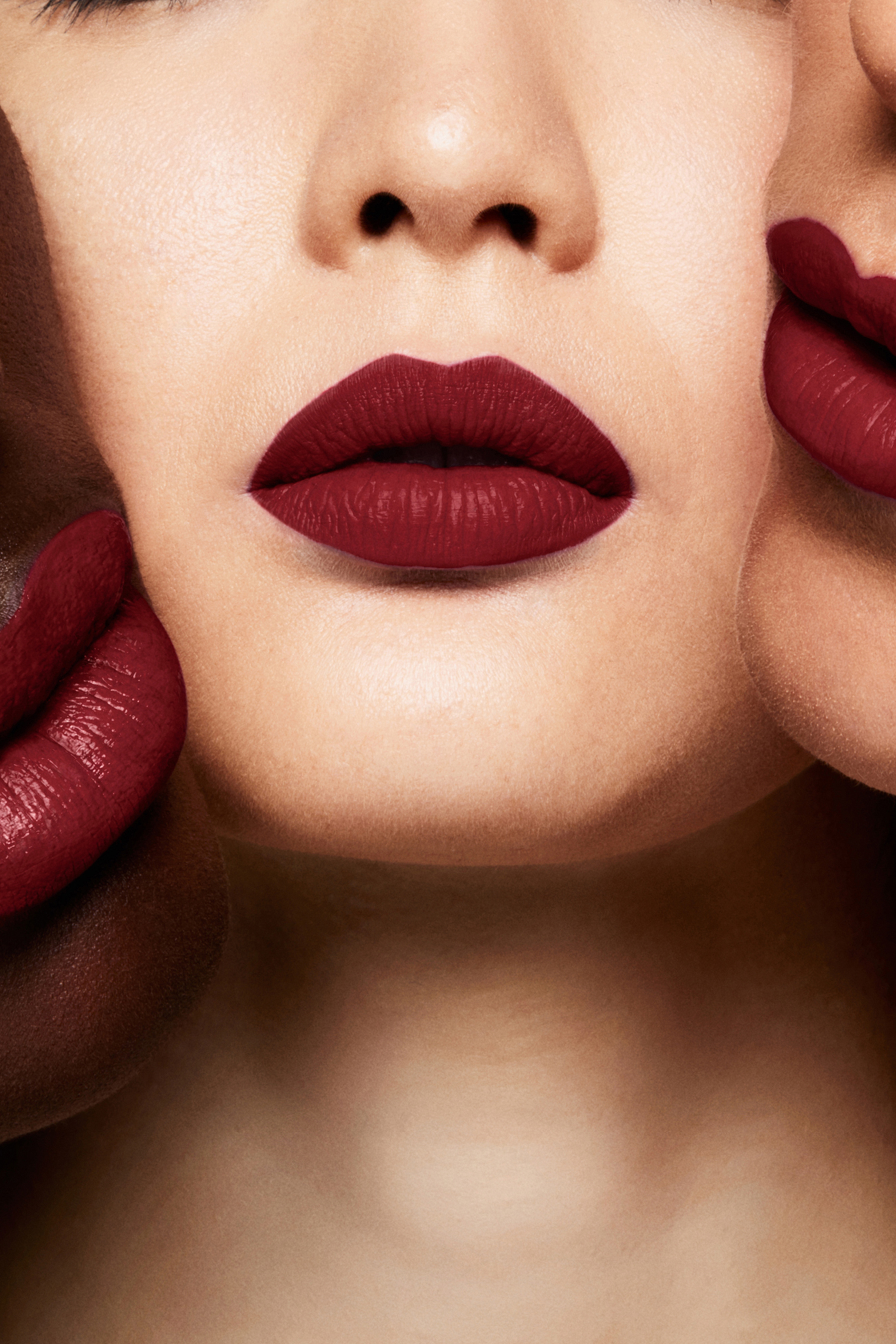 أحمر شفاه لوكس سائل مخملي