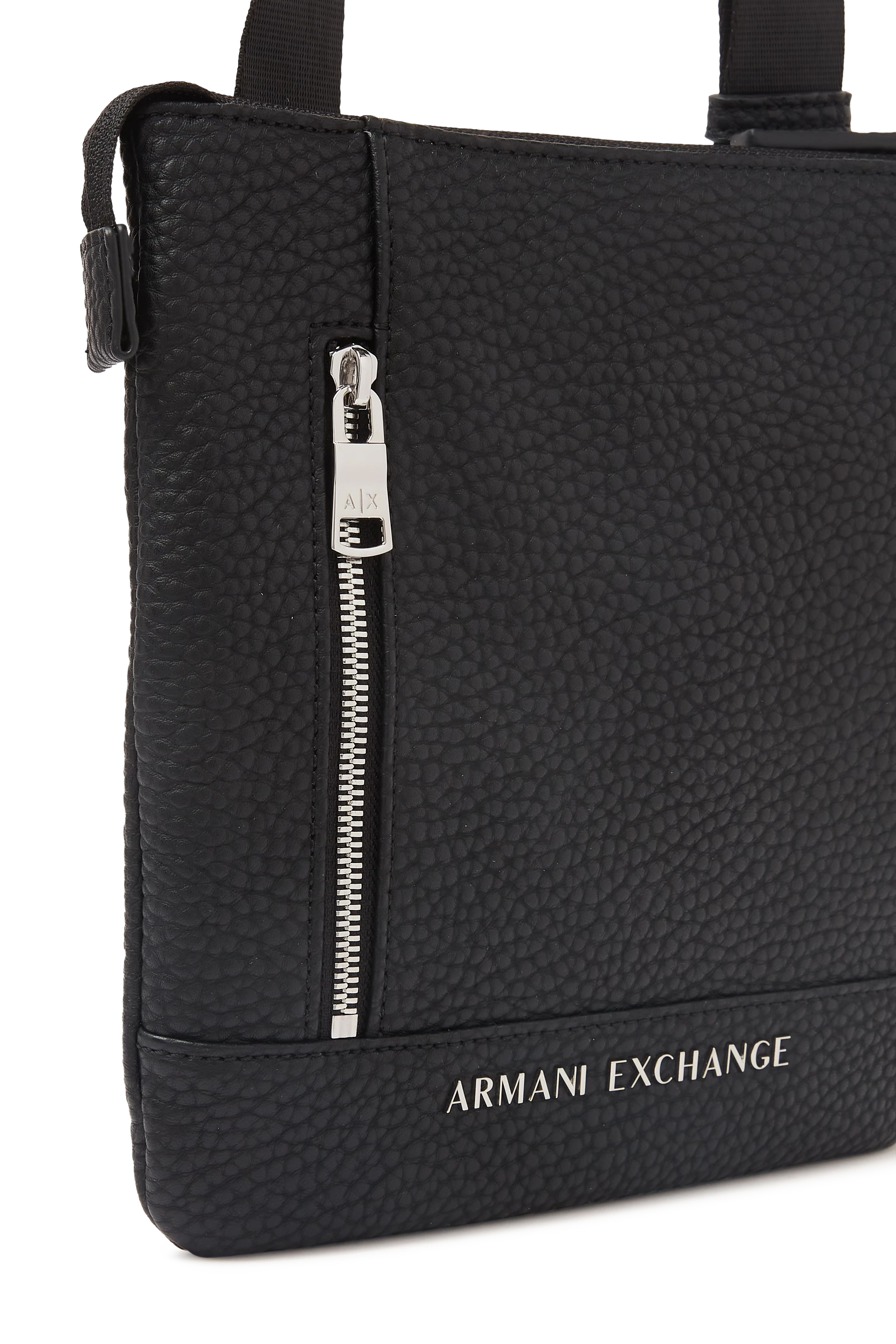 حقيبة كروس كابري بشعار الماركة