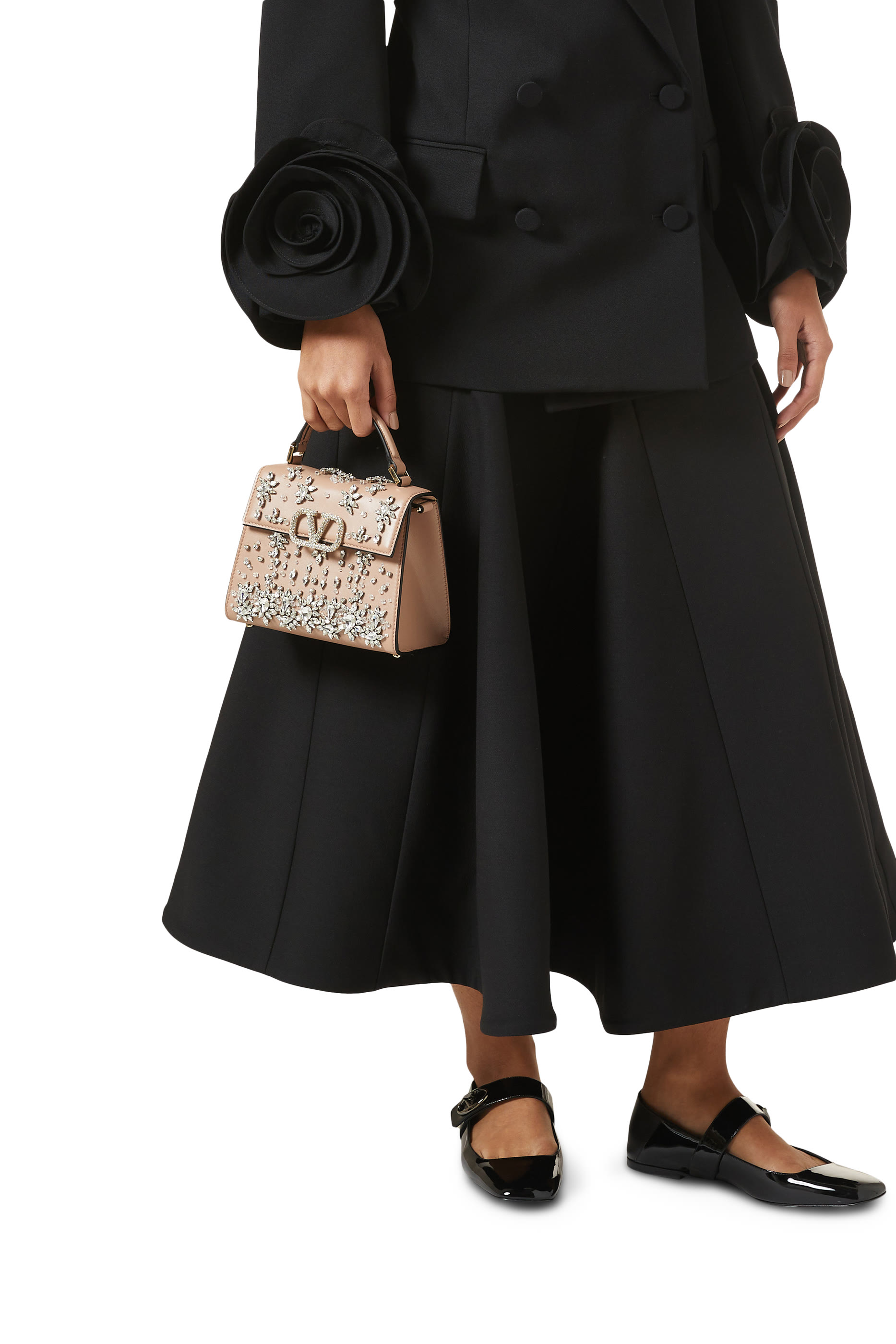 حقيبة يد صغيرة بتطريزات وسلسلة