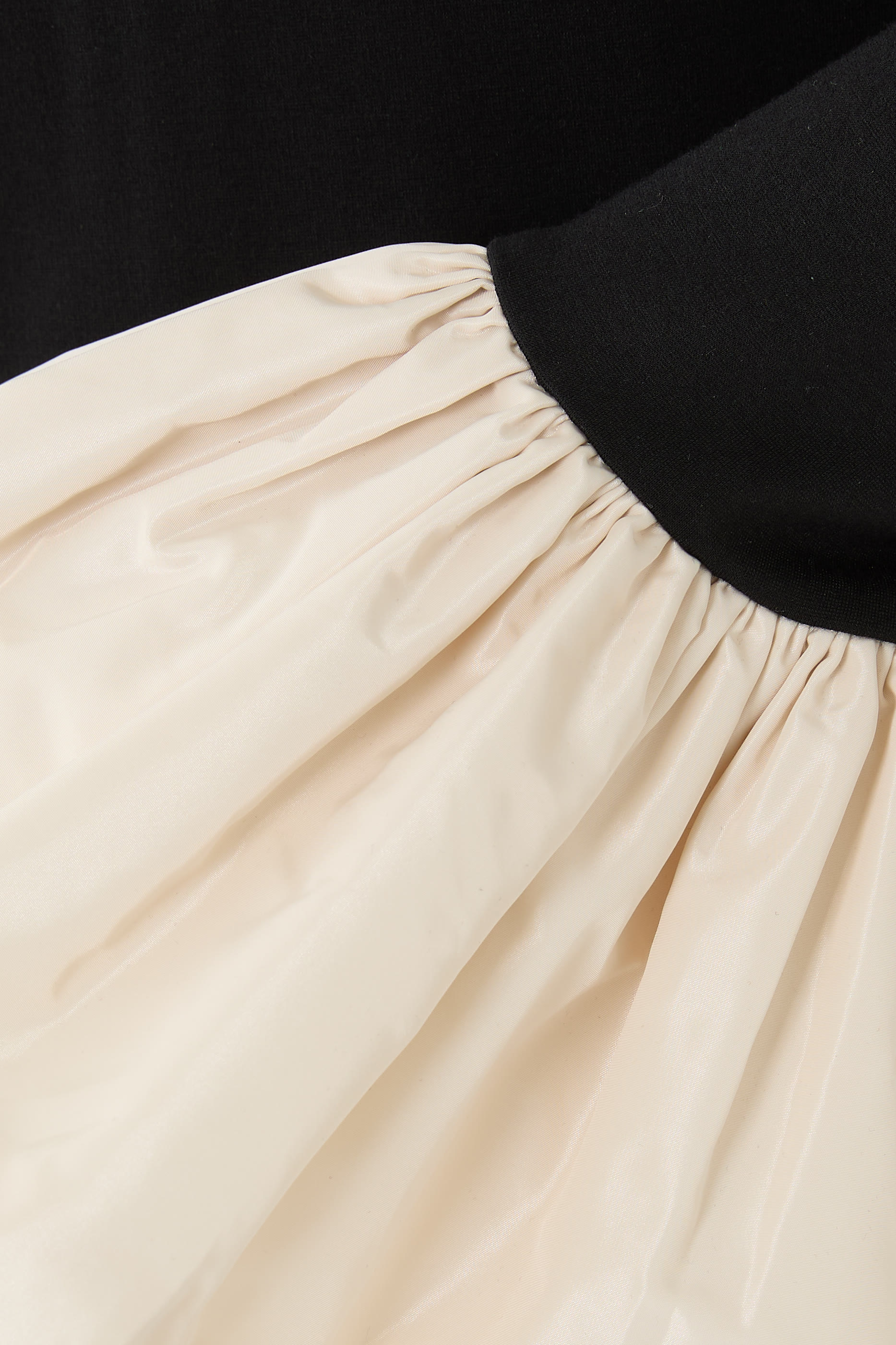 فستان هاوثورن طويل بحواف تفتا