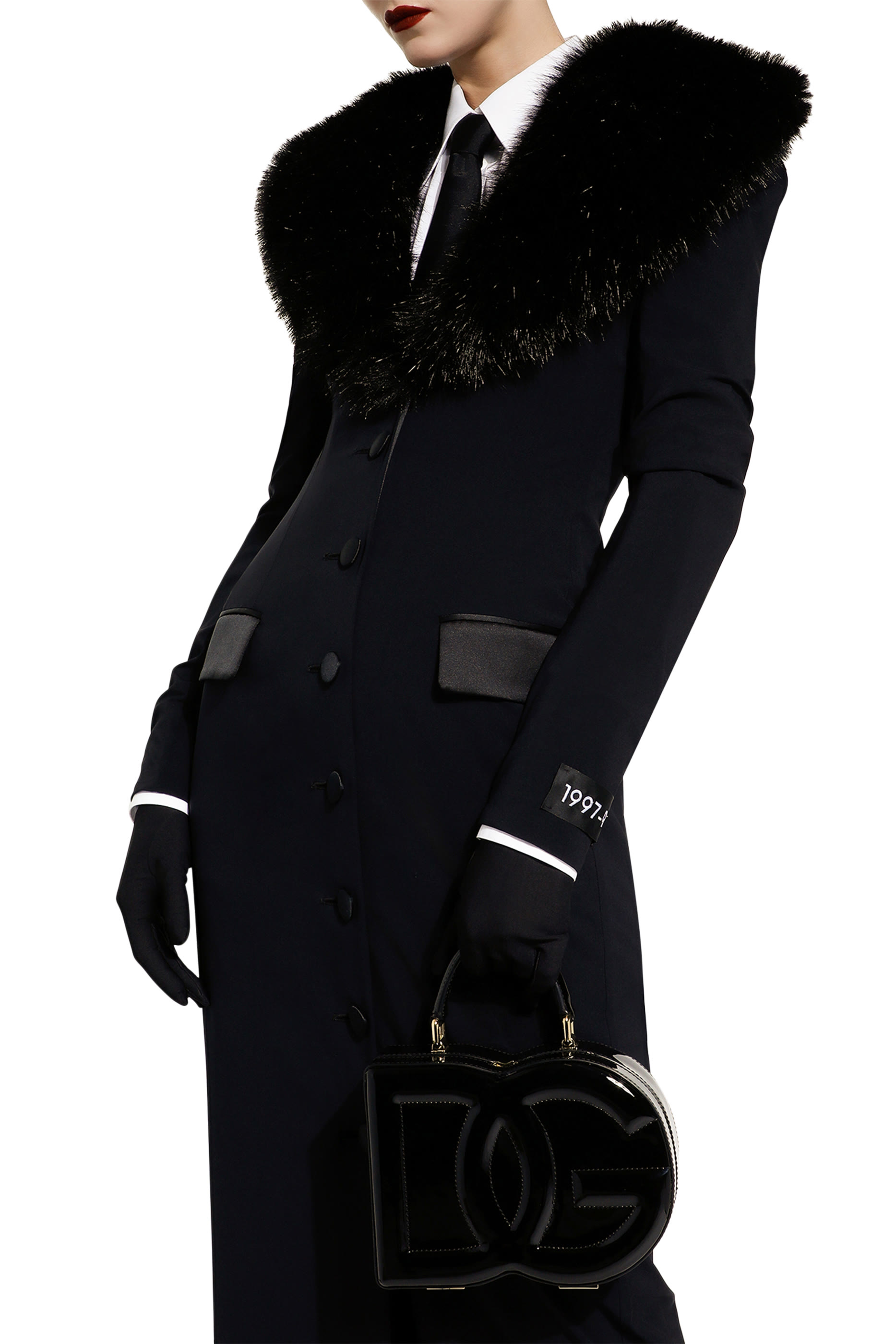 حقيبة يد بتصميم مربع بحرفي شعار الماركة