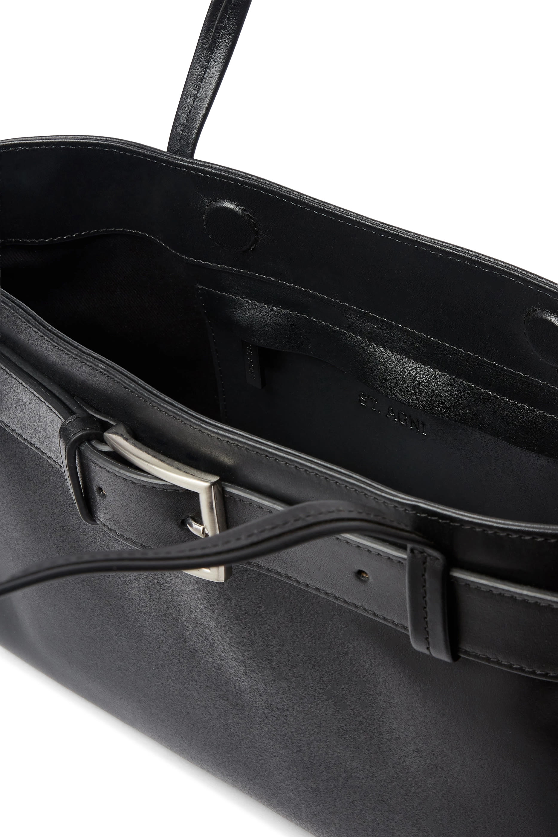 حقيبة بتصميم مستطيل مزينة بحزام