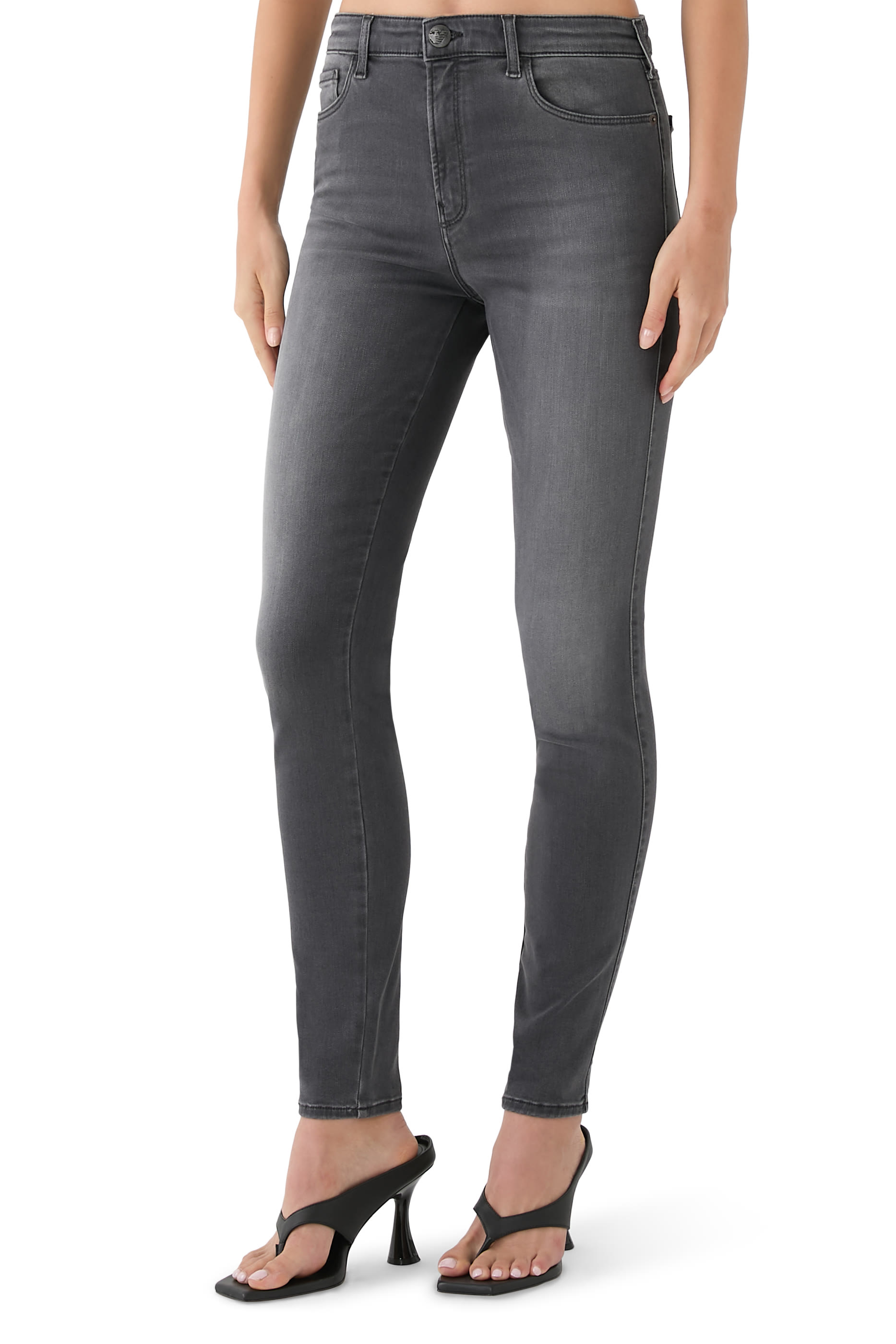 بنطال جينز بقصة ضيقة دنيم