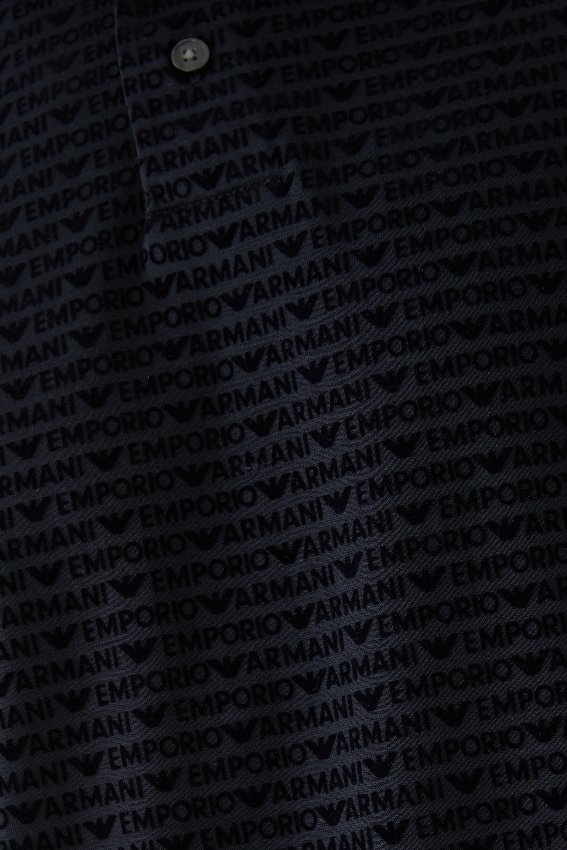 قميص بشعار الماركة بارز الملمس بالكامل