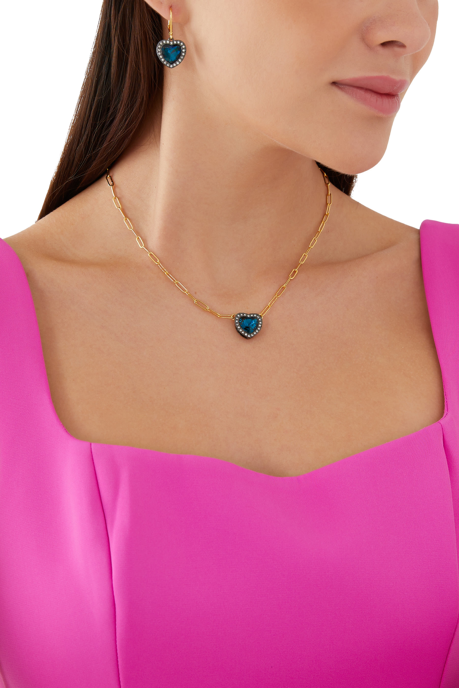 أقراط بتصميم قلب مرصعة بالكريستال