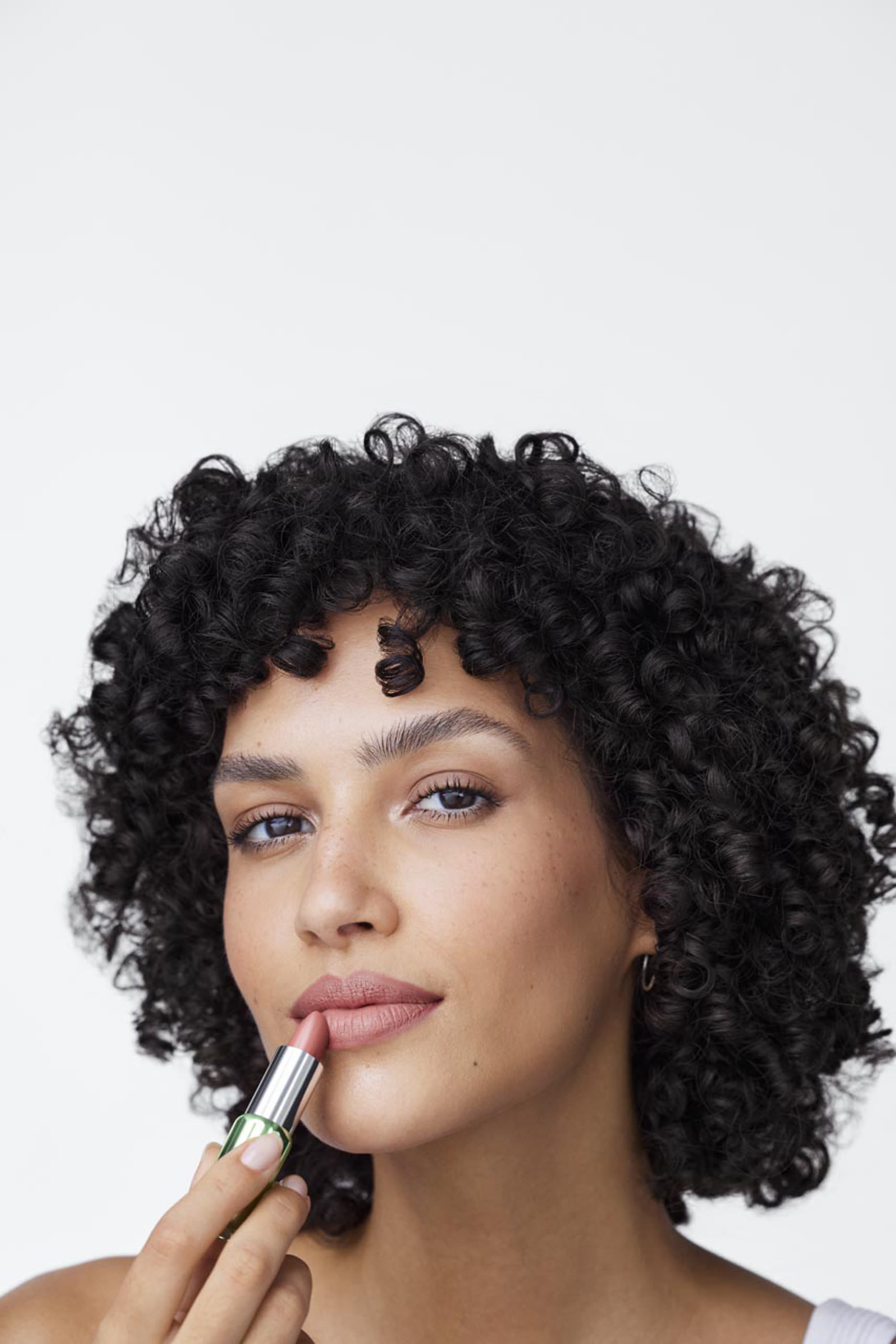 أحمر شفاه بوب يدوم طويلا