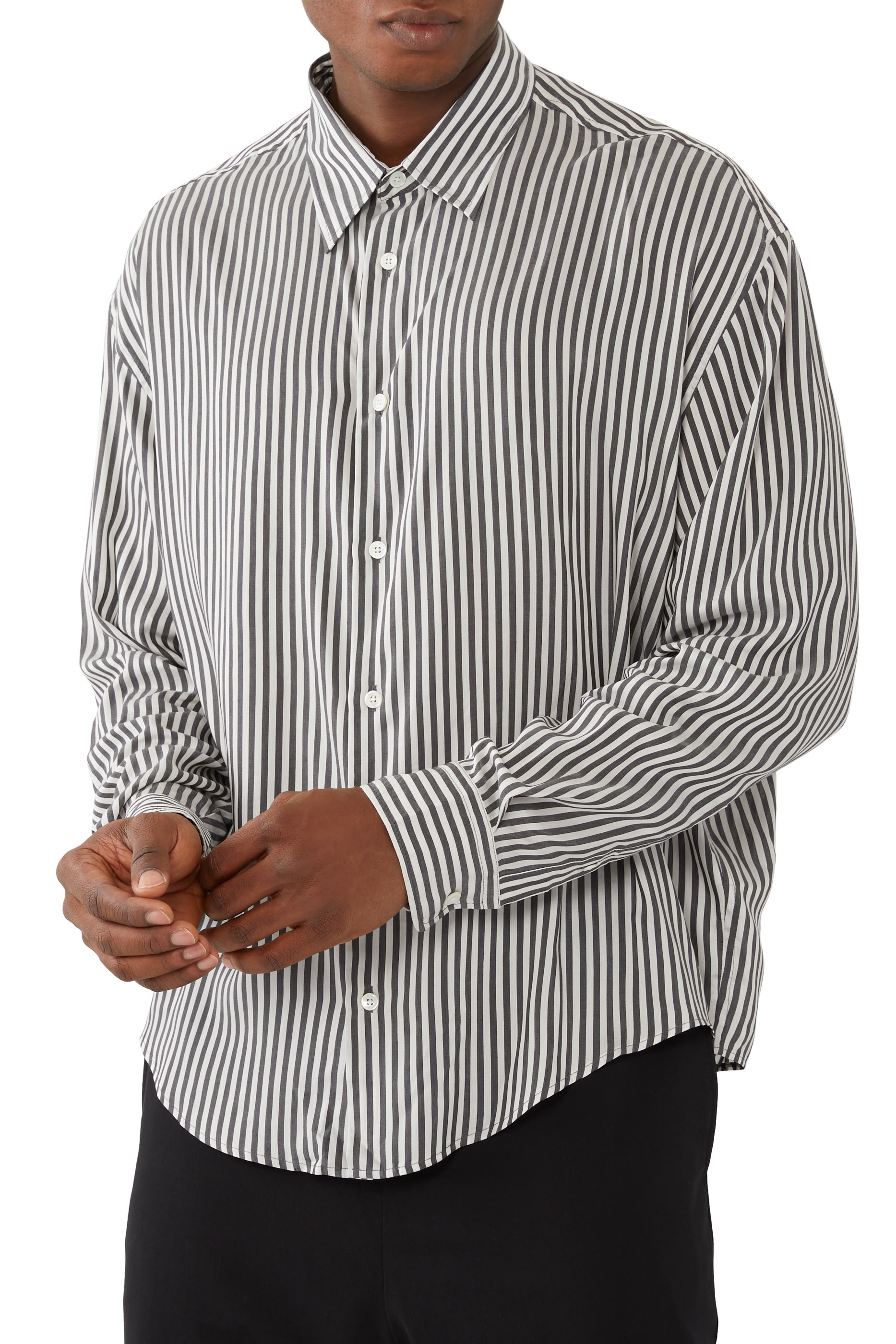 قميص بقصة مربعة