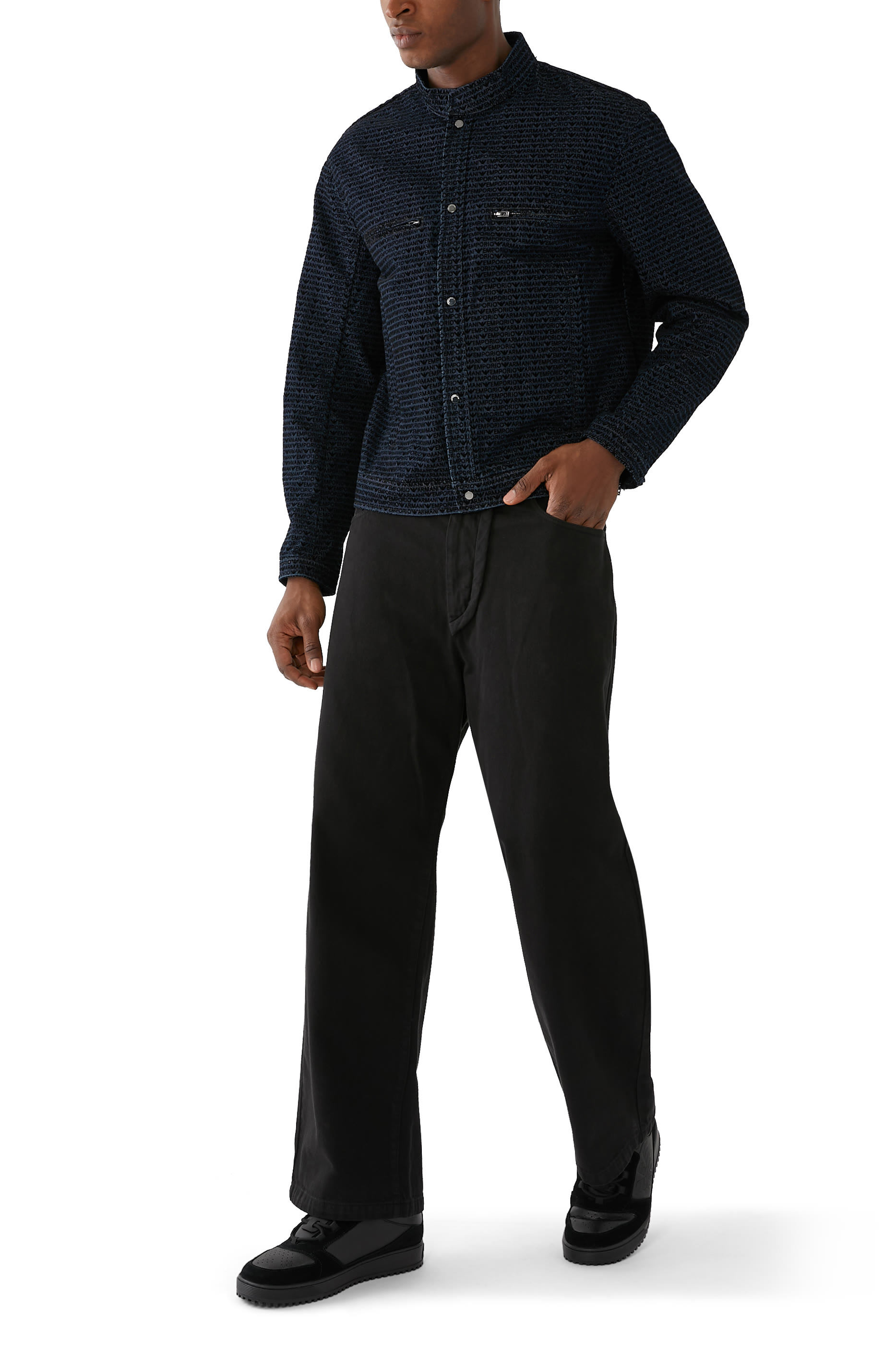 جاكيت دنيم بشعار الماركة