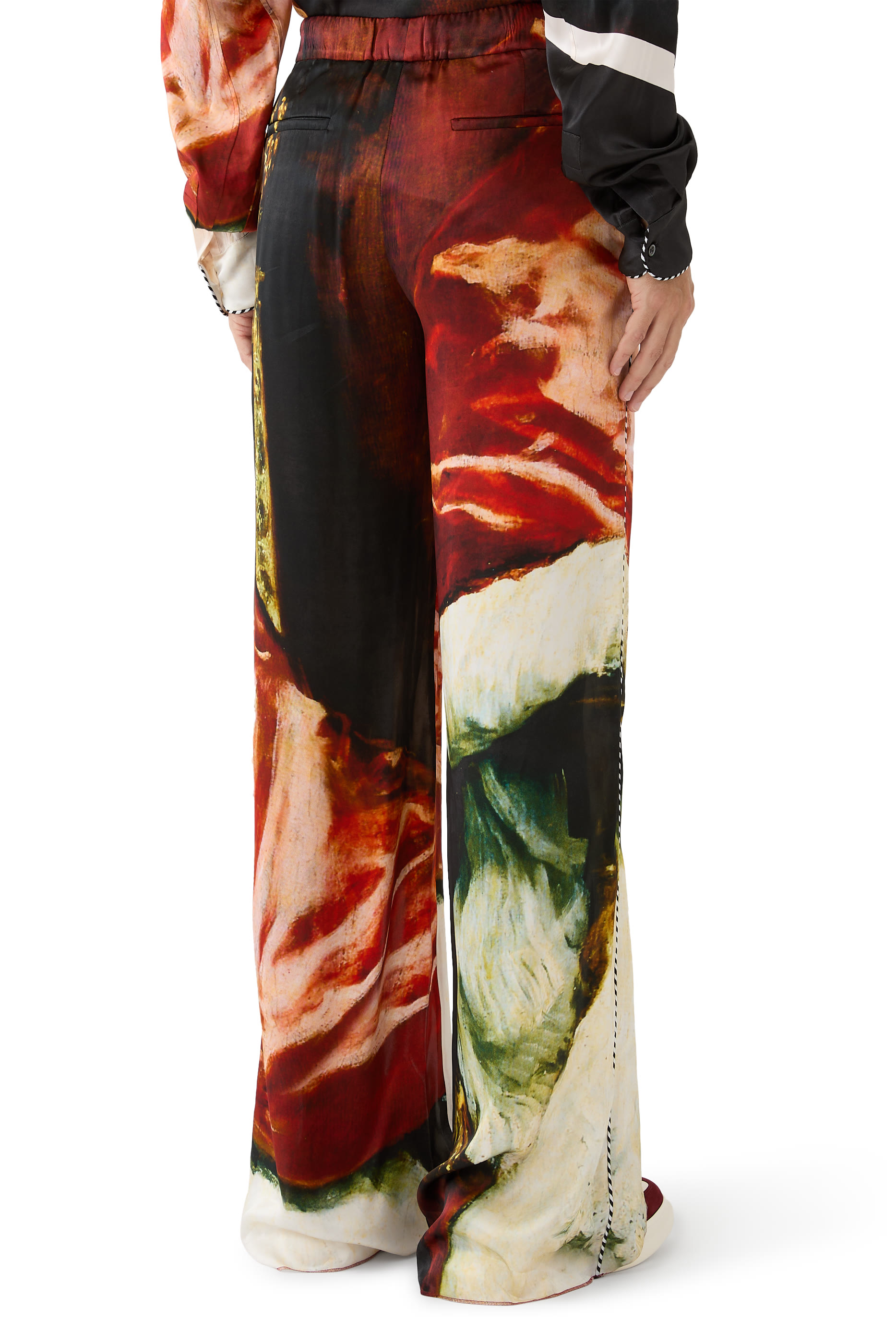 بنطال بقصة ساق واسعة