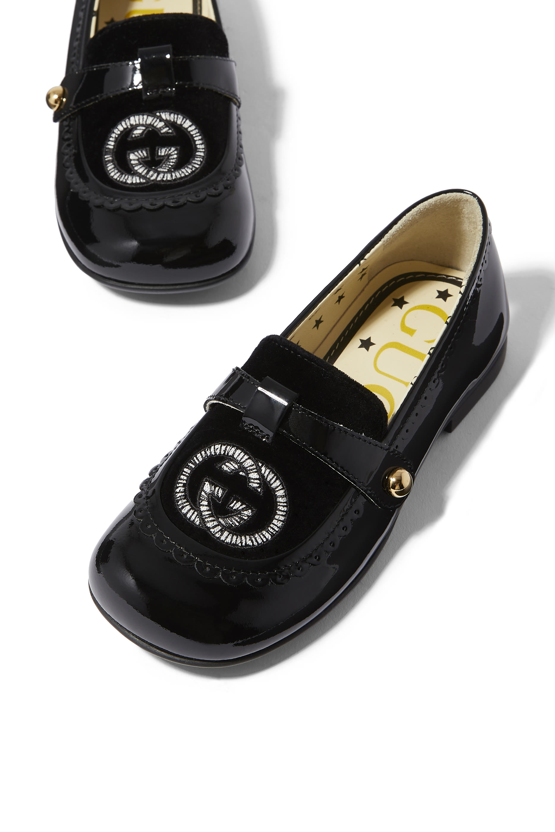 حذاء باليرينا للأطفال بكعب مسطح مزين بحرفي شعار الماركة بتصميم متداخل