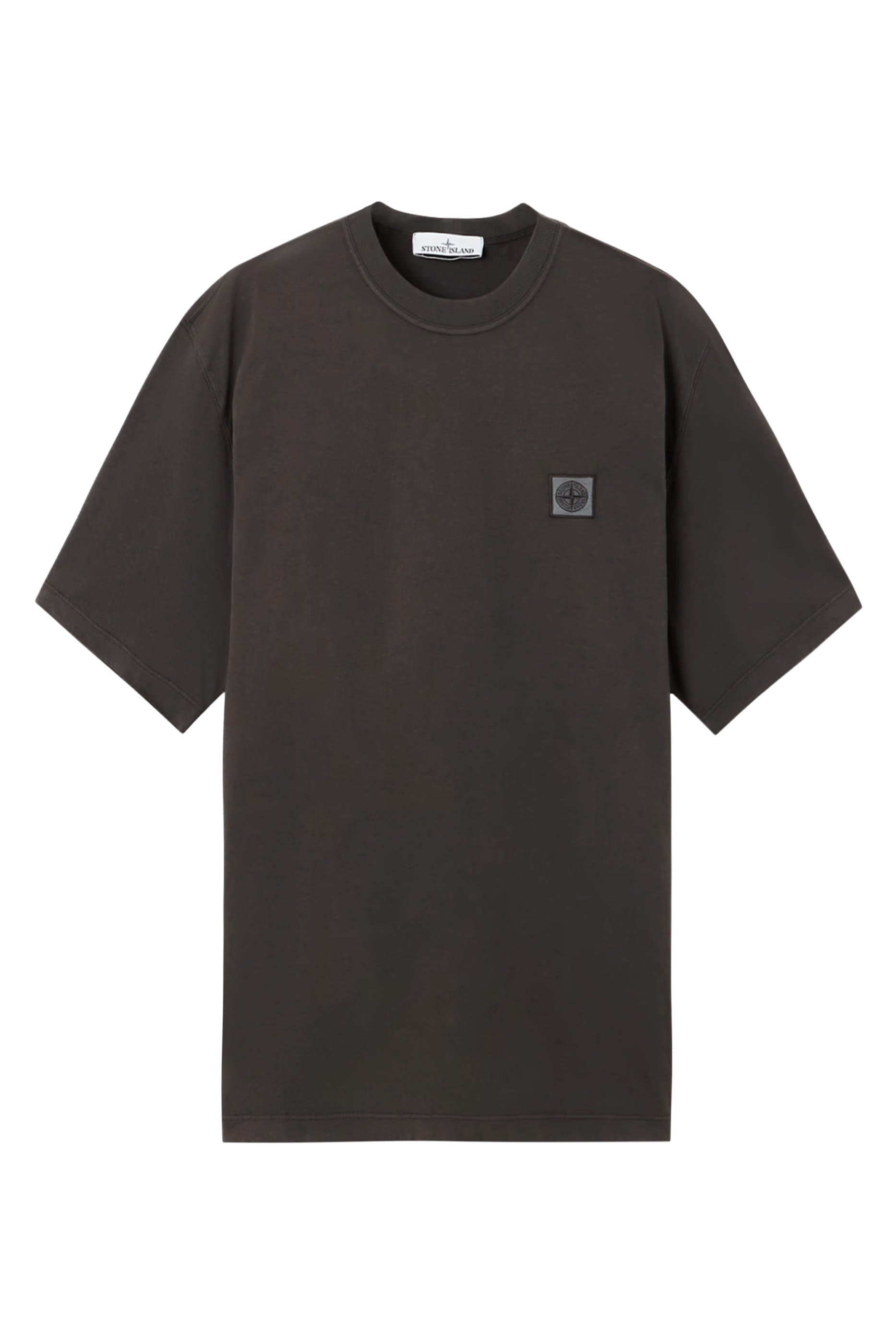 تيشيرت بأكمام قصيرة ورقعة شعار الماركة