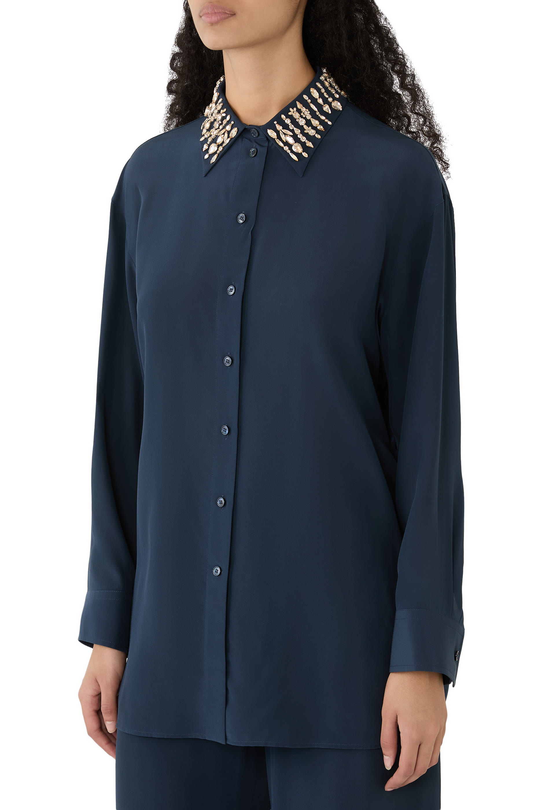 قميص بقصة فضفاضة