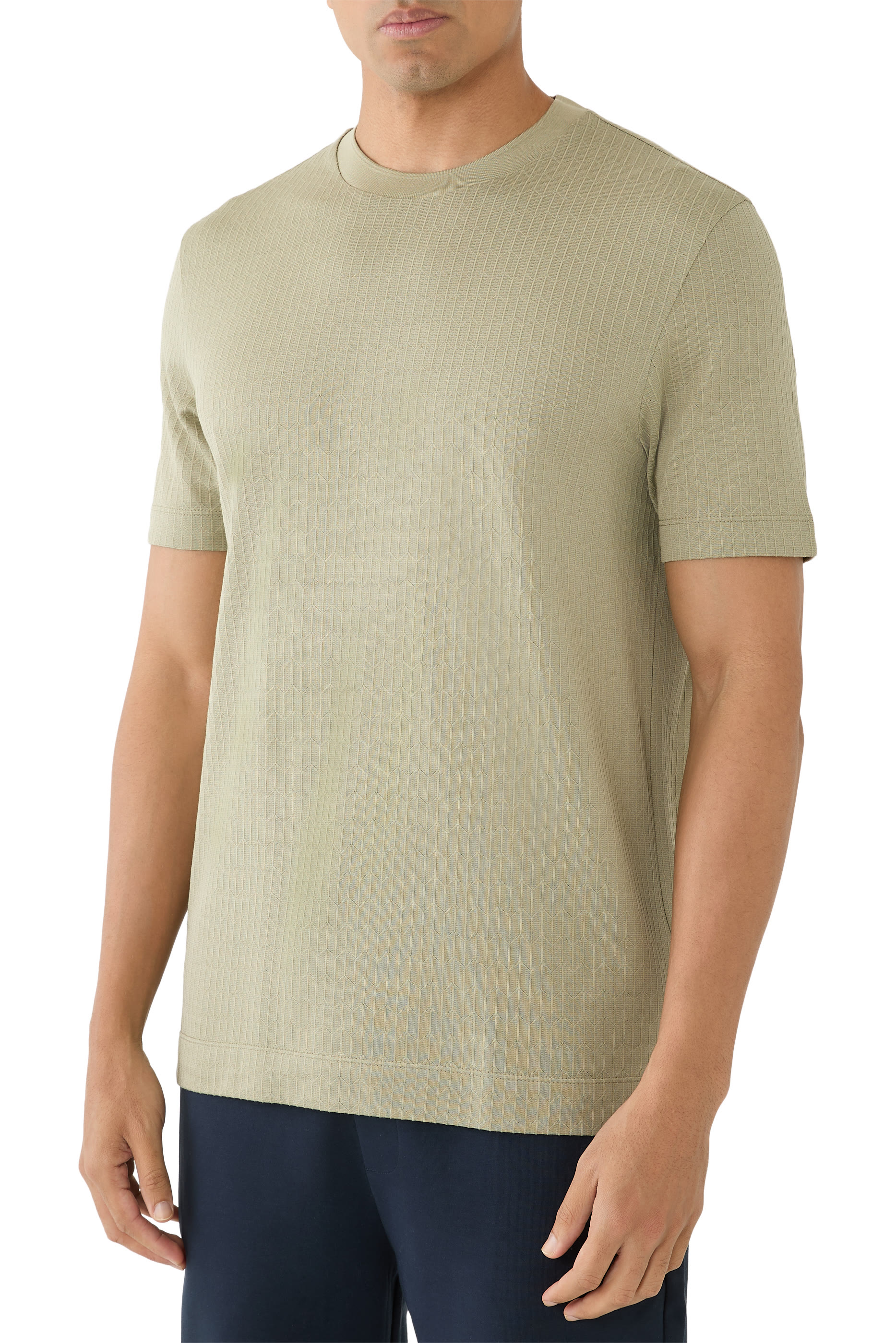 تيشيرت بأكمام قصيرة