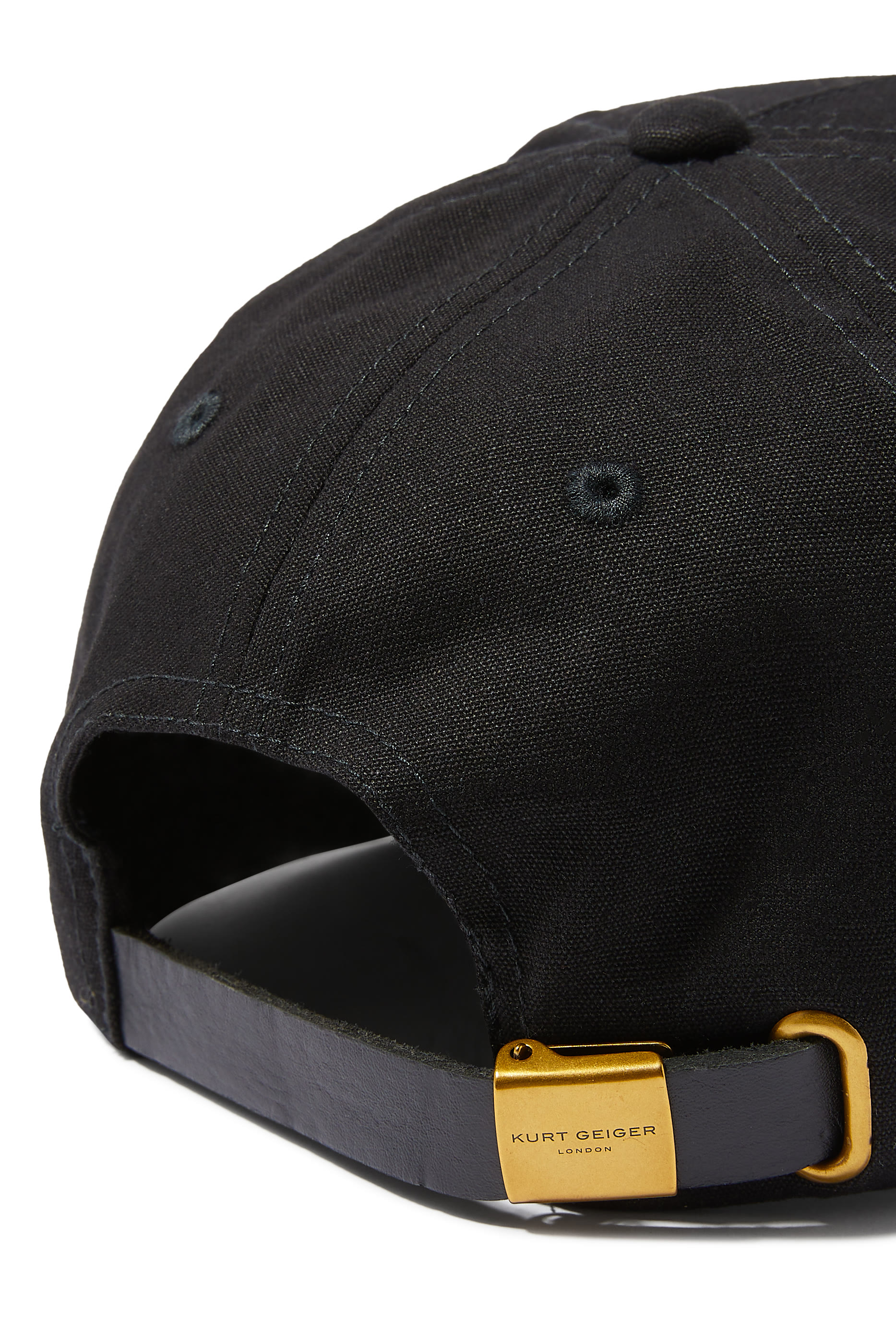 كاب بتطريزات نجمة