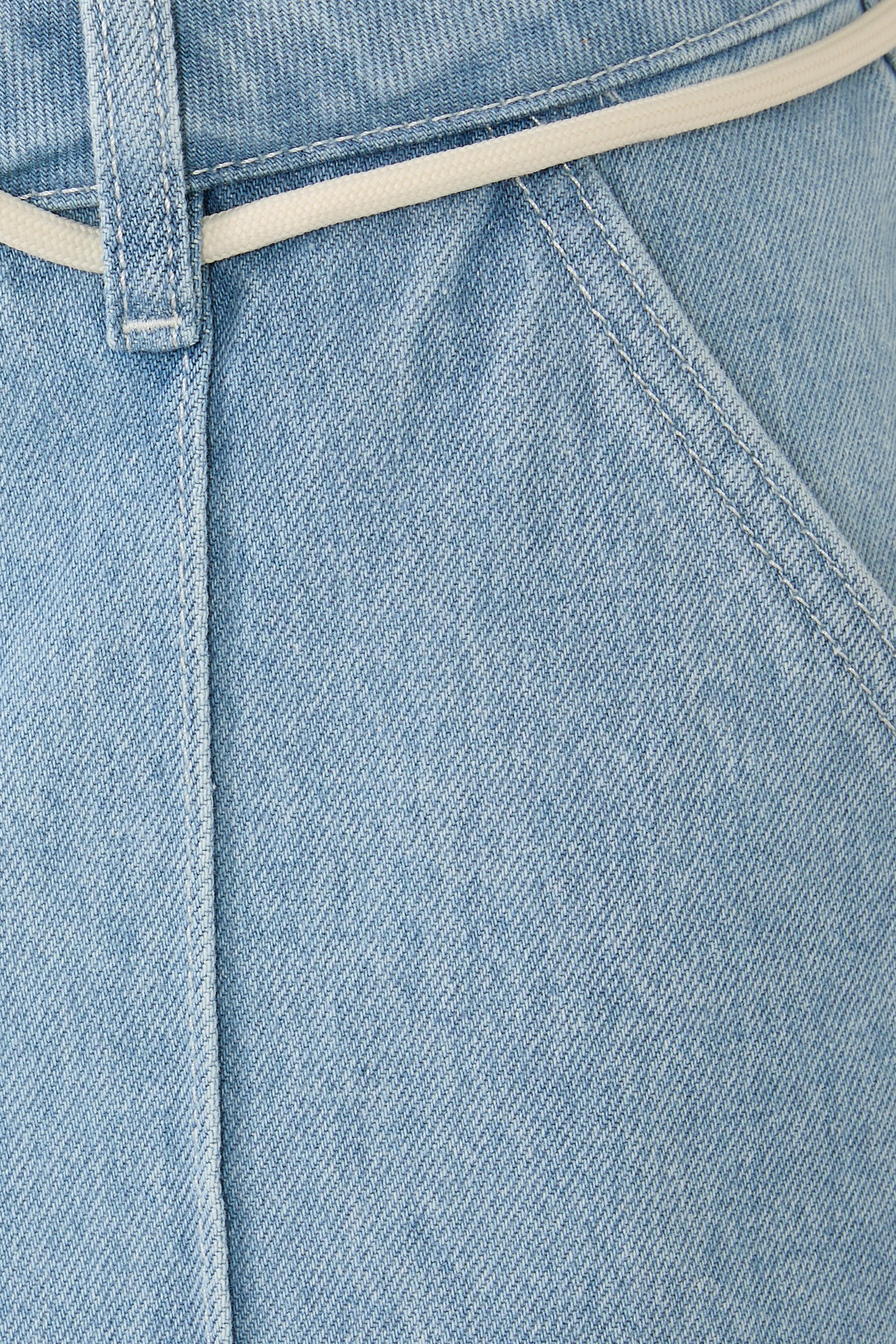  شورت دنيم بقصة واسعة