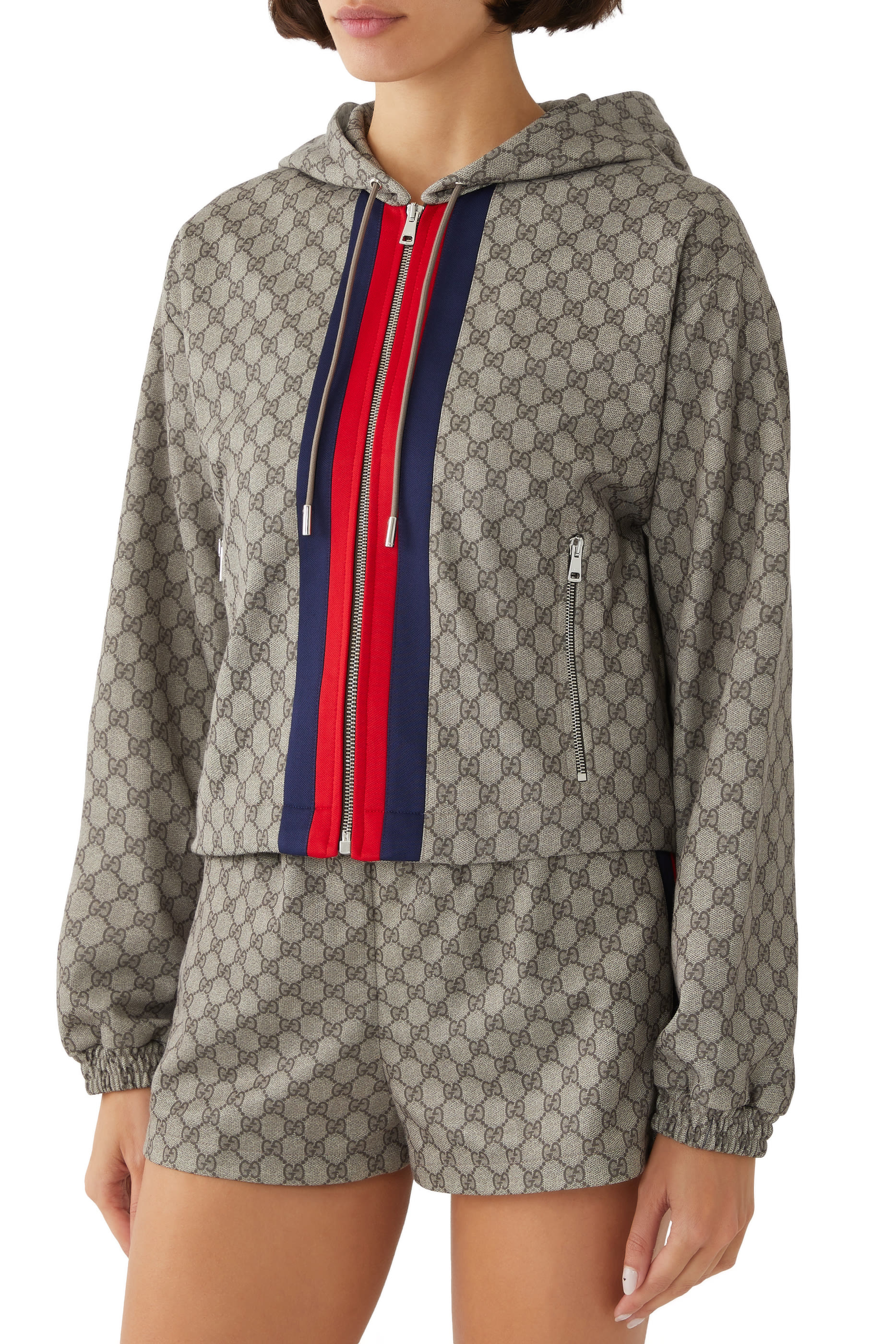 جاكيت بسحاب ونقشة حرفي شعار الماركة جسرسيه معالج