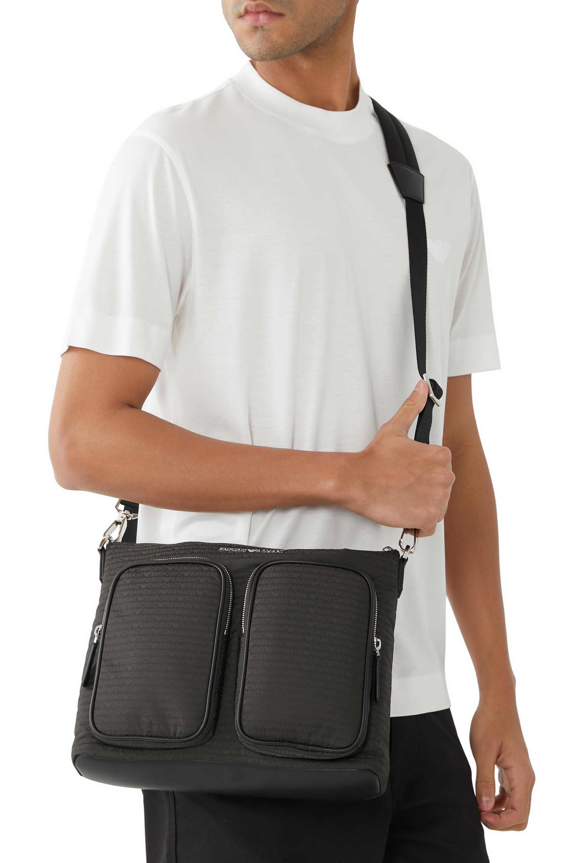 حقيبة كروس  بشعار الماركة جاكار