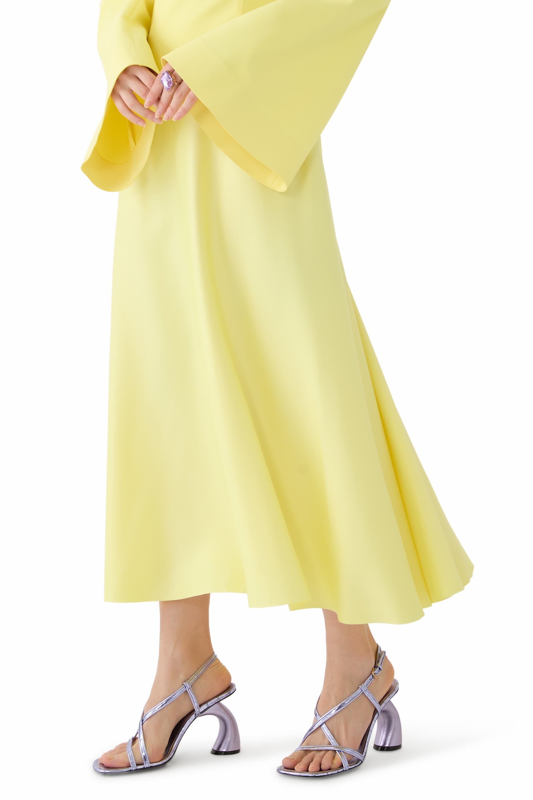 صندل بمقدم مفتوحة 95 ونعل عريض جلد