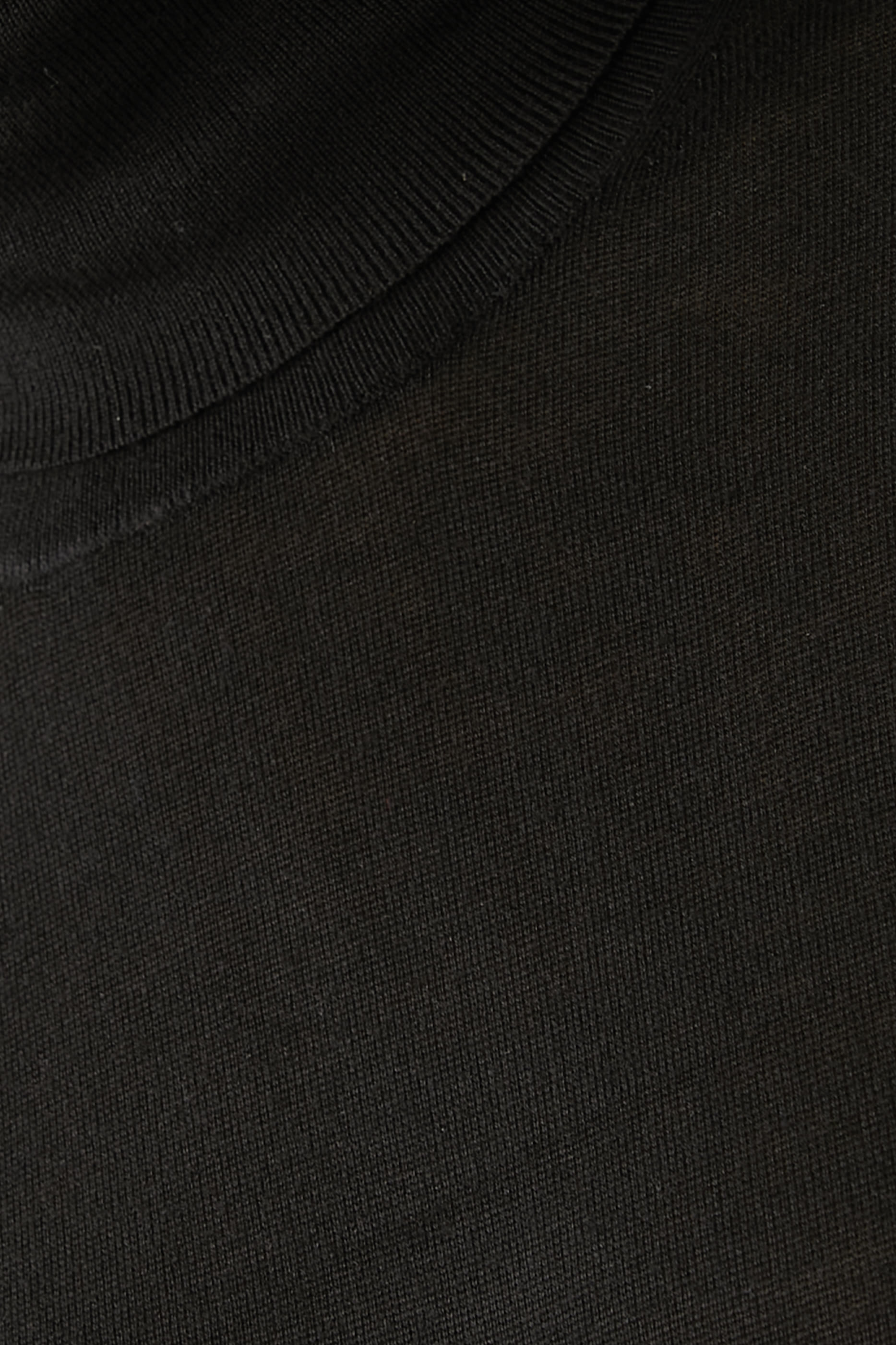 كنزة فاخرة بياقة عالية