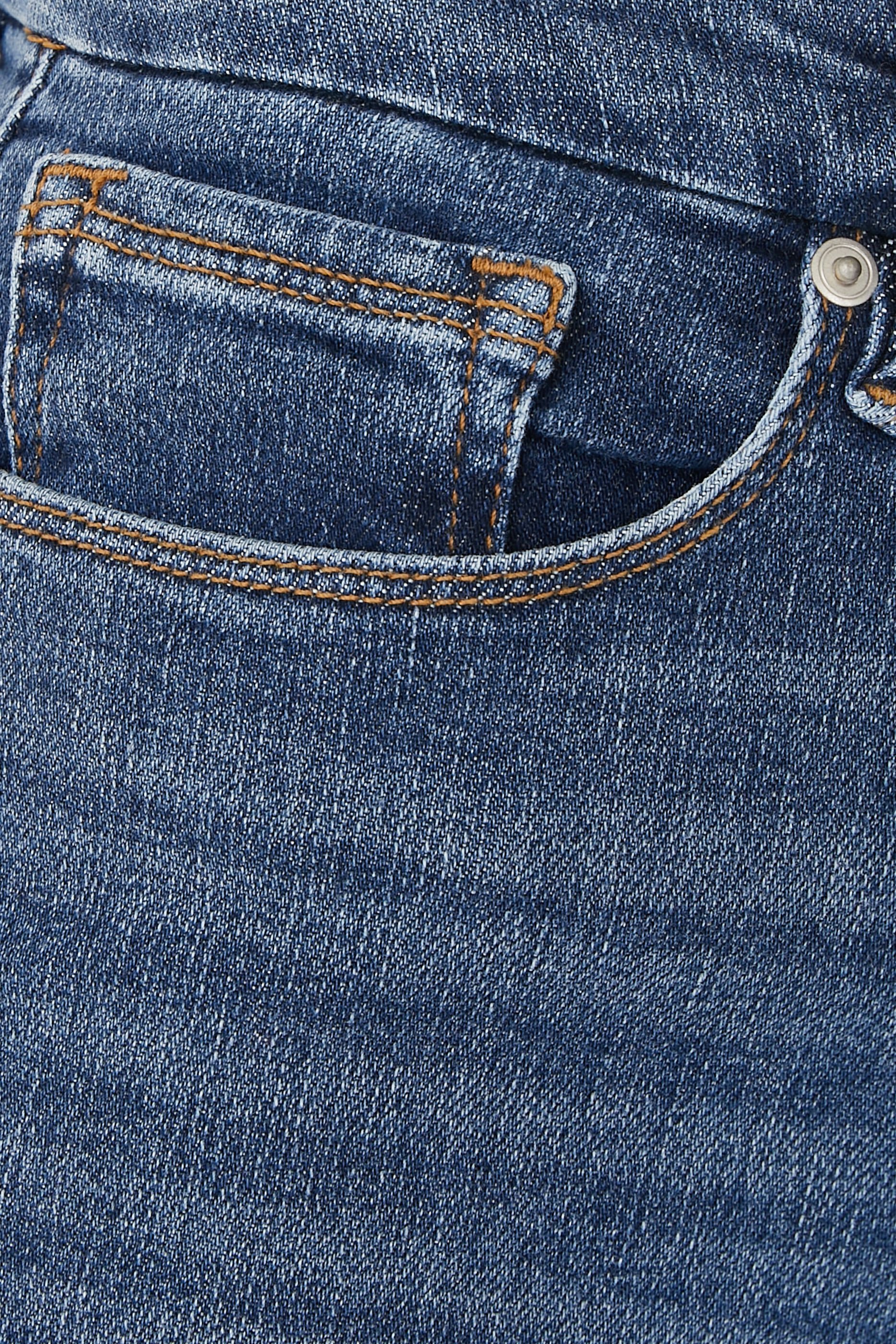 بنطال جينز كلاسيك بقصة ساق سليم مستقيمة