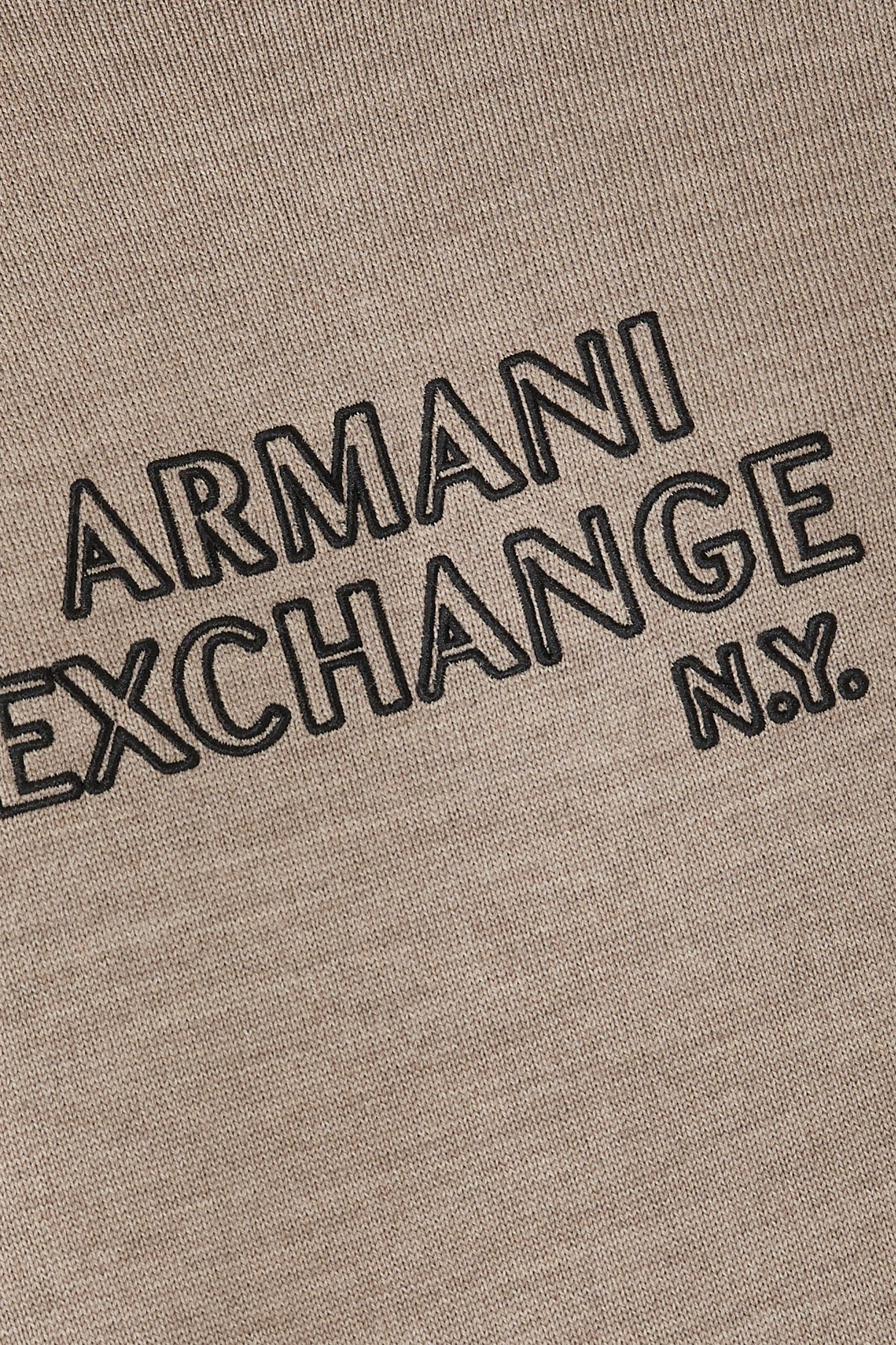 سترة بشعار حرفي الماركة