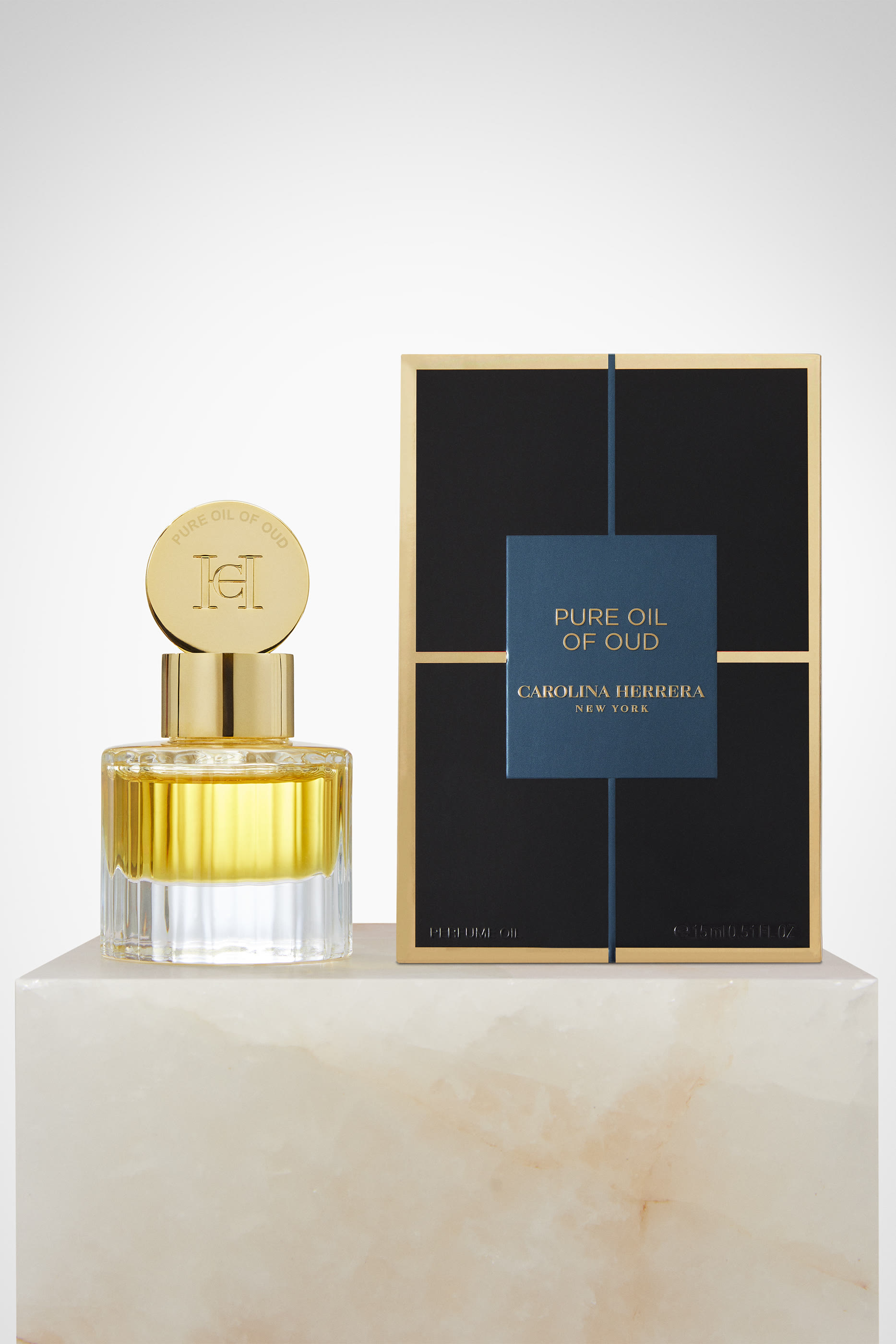 زيت العود النقي