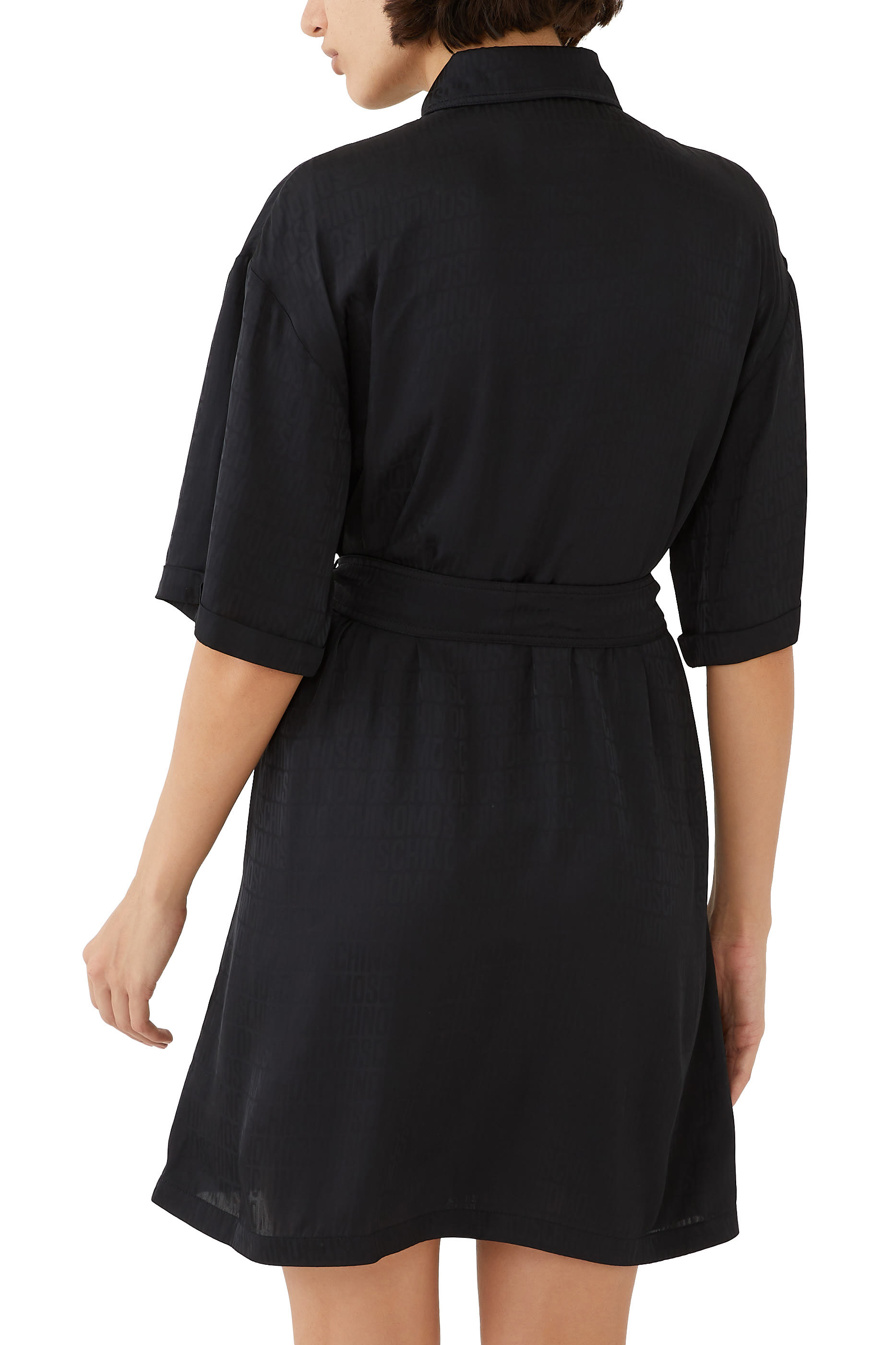 فستان بتصميم قميص بشعار الماركة