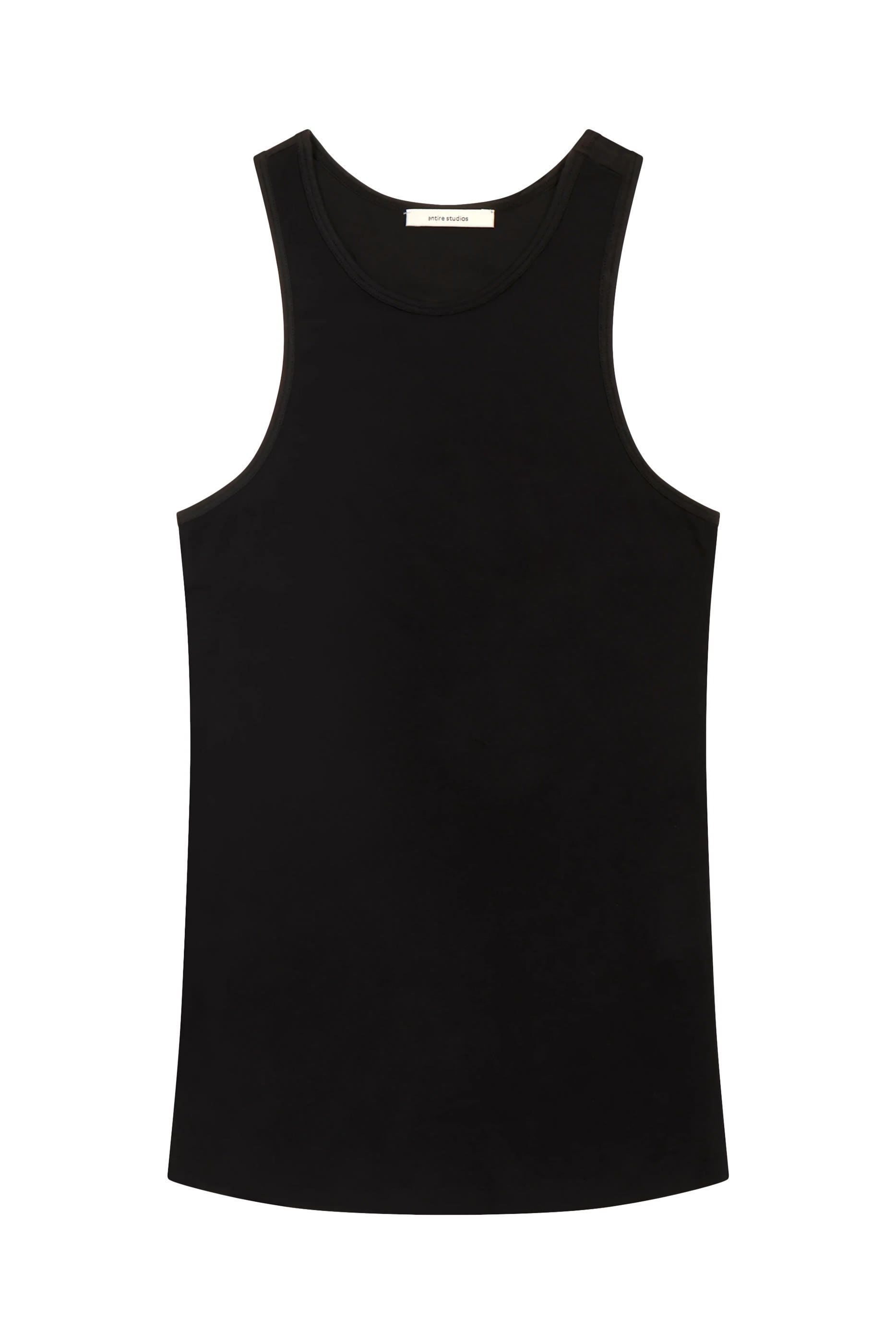 بلوزة بلا أكمام بقصة ضيقة