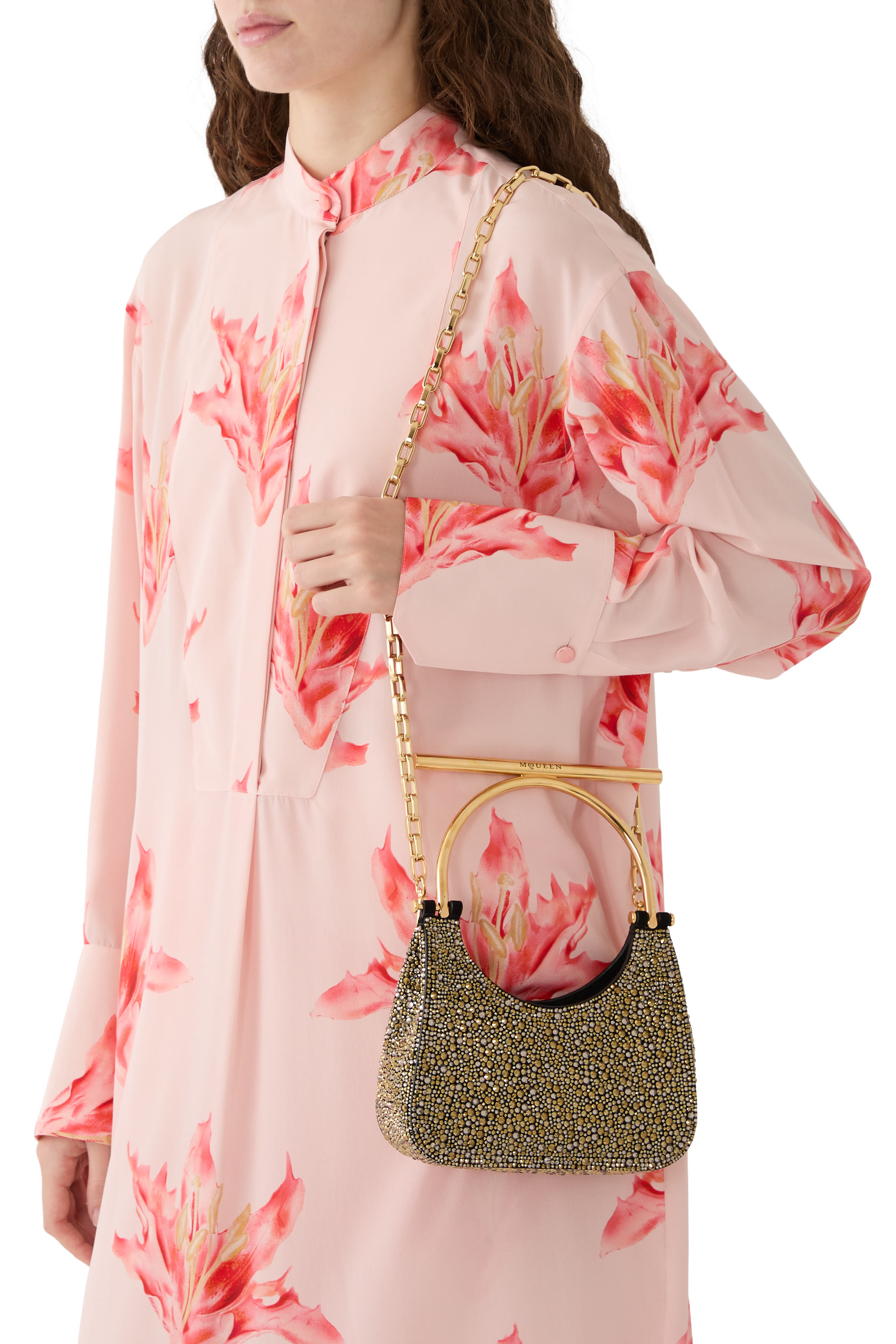 حقيبة صغيرة بحلية على شكل حرف T