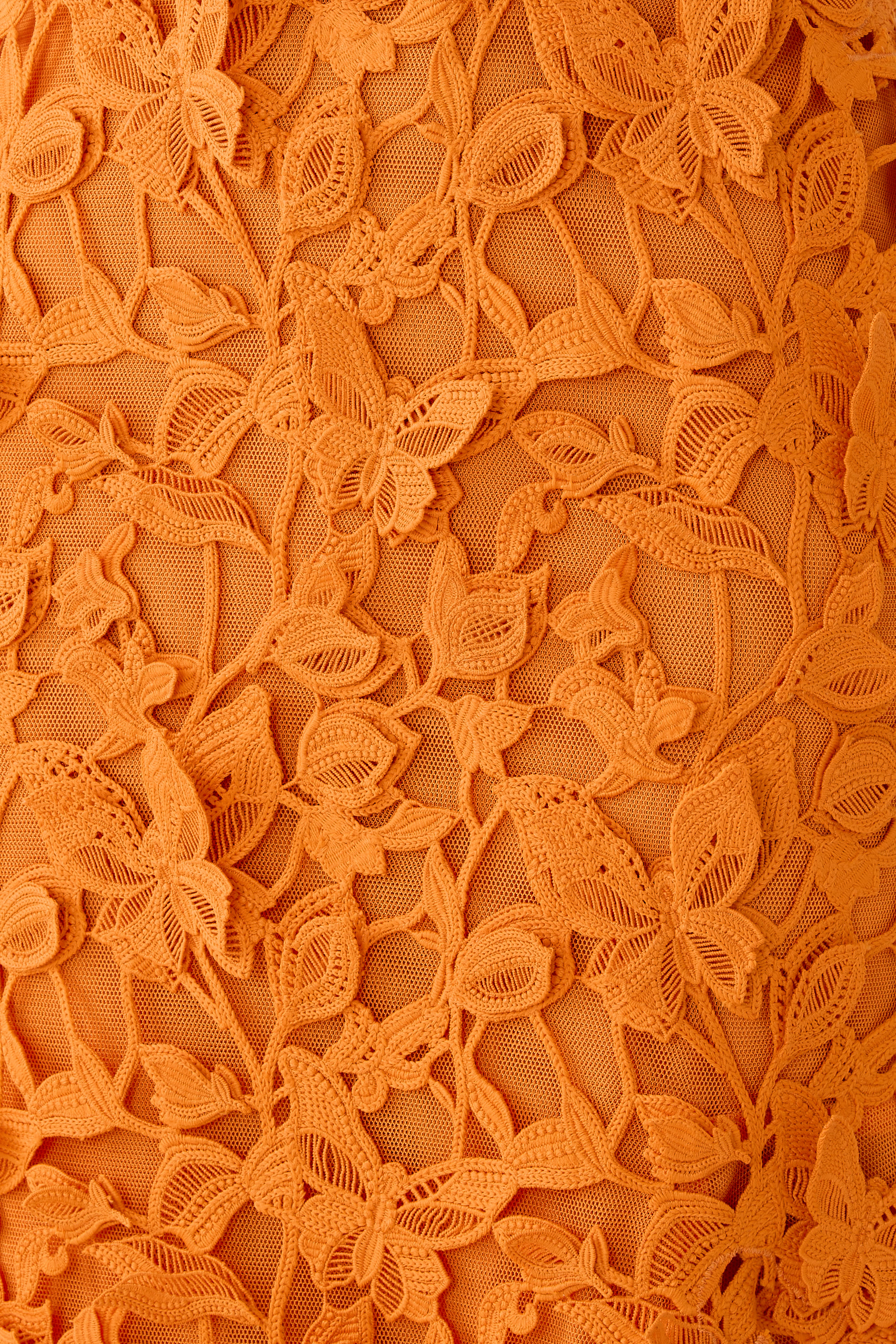 فستان فلوريلا متوسط الطول بزهور بارزة الملمس