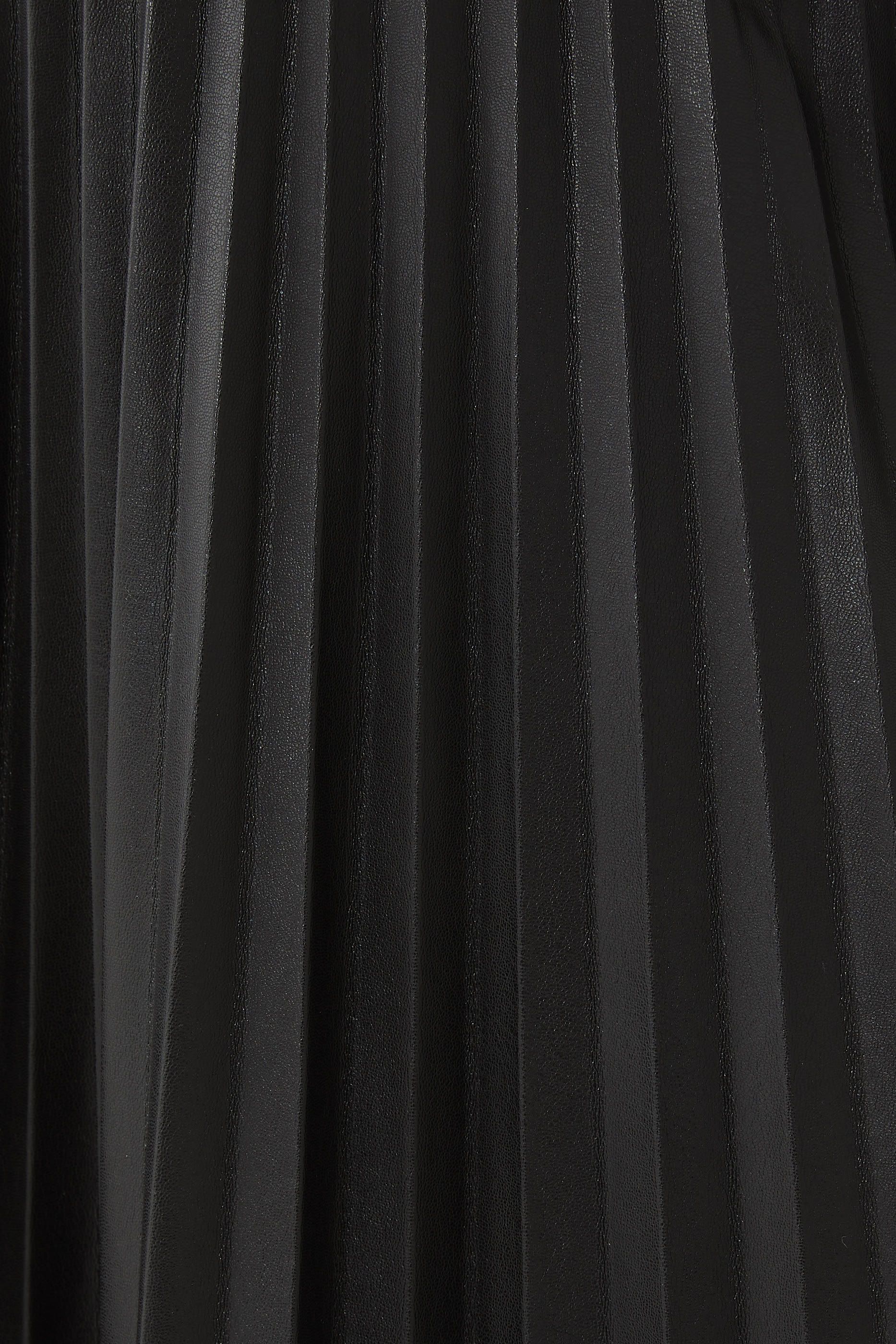 تنورة متوسطة الطول بطسات جلد نباتي