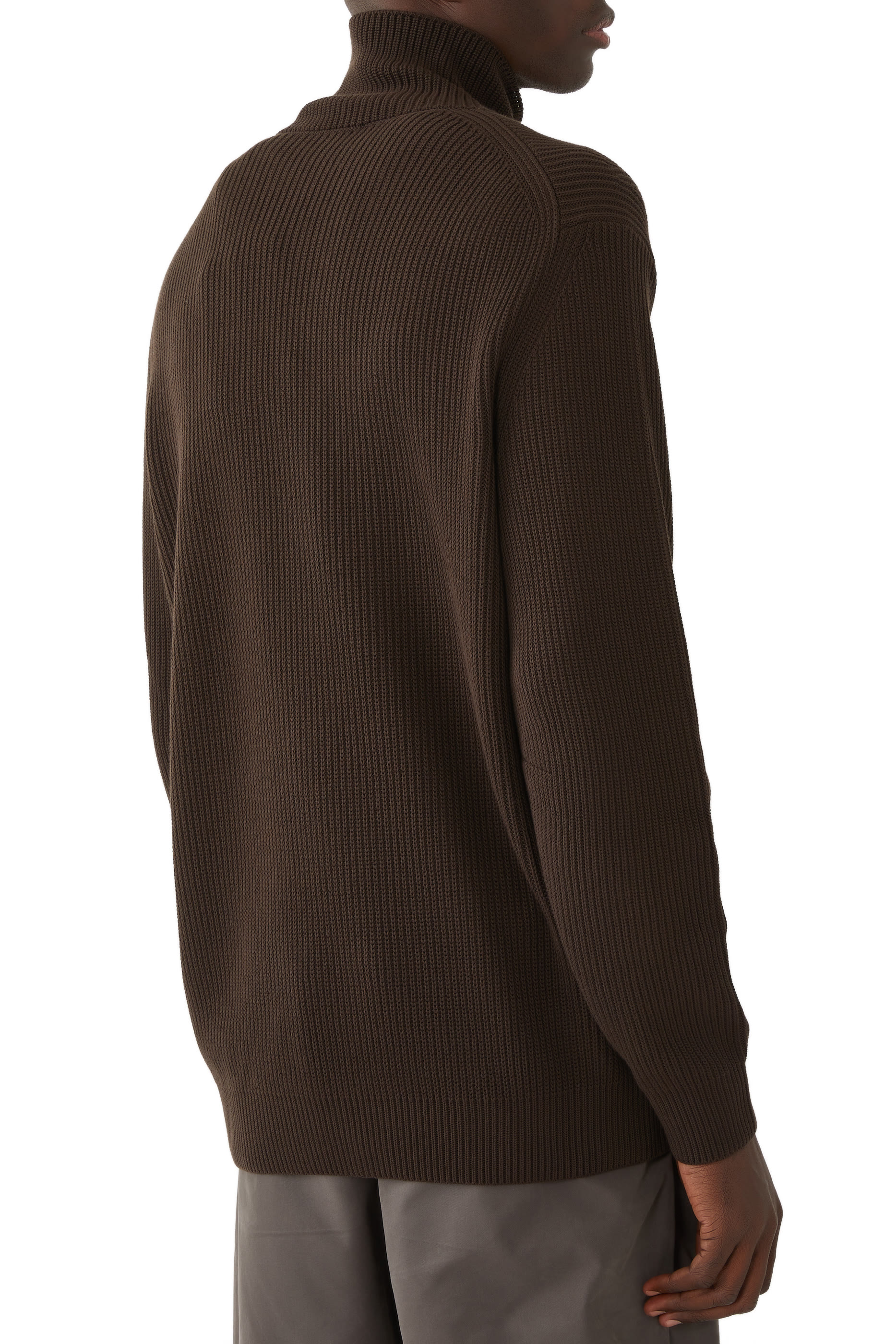 كنزة بياقة عالية