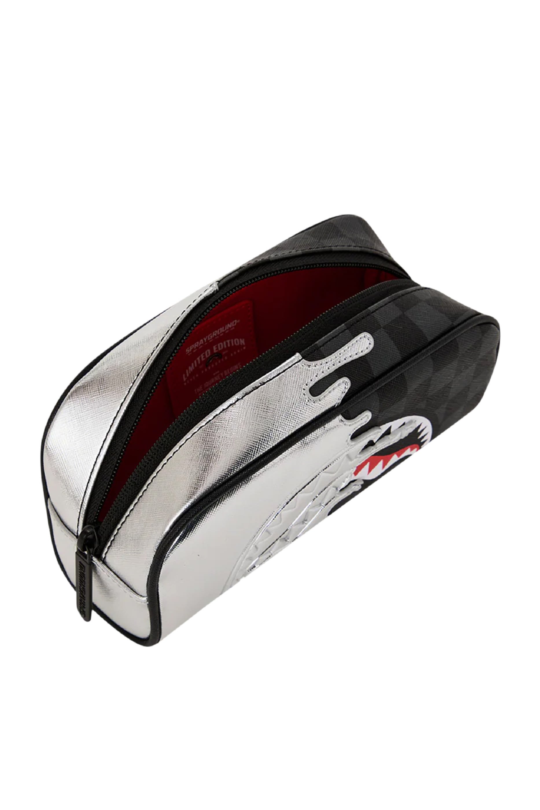 محفظة صغيرة بجزء فضي وشعار الماركة للأطفال