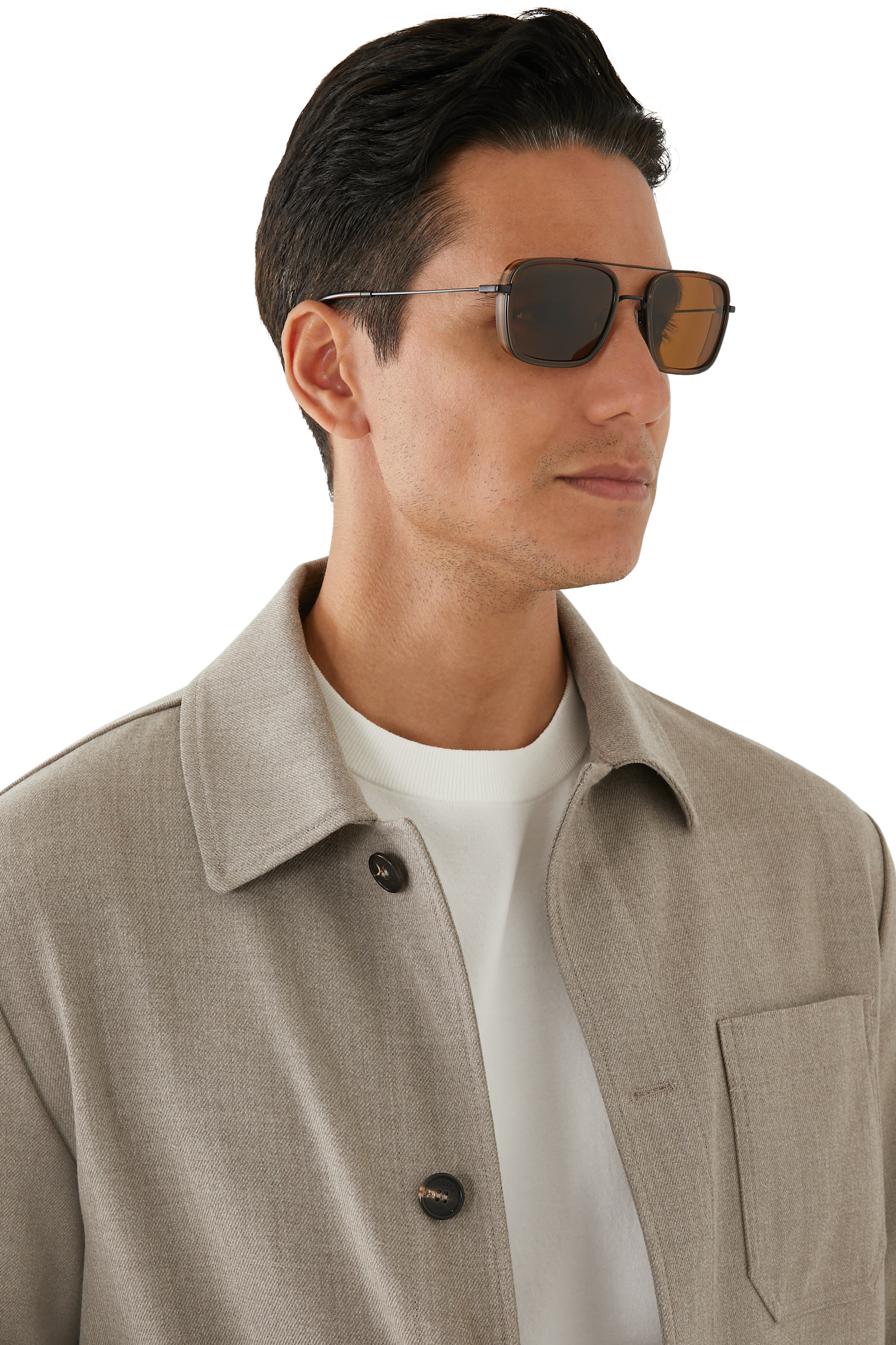 نظارة شمسية بإطار مربع وشعار الماركة