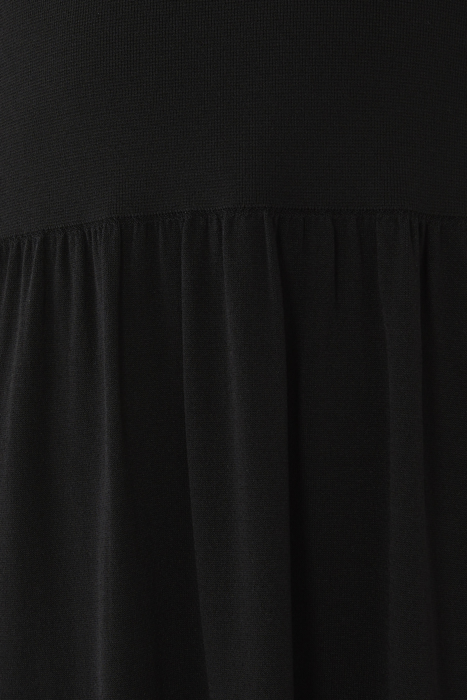 فستان منسوج بتصميم غير متماثل