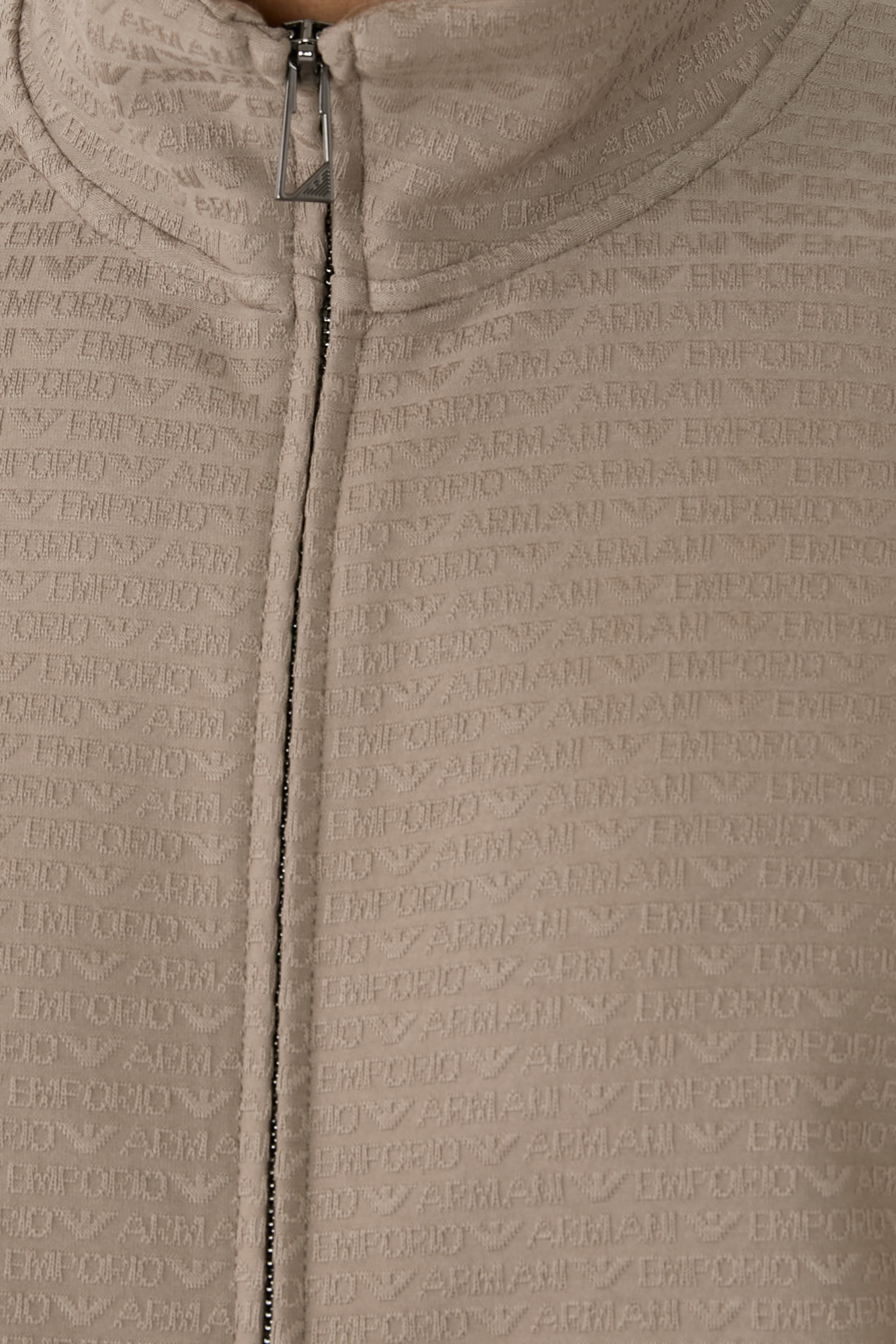 سويت شيرت بسحاب وشعار الماركة