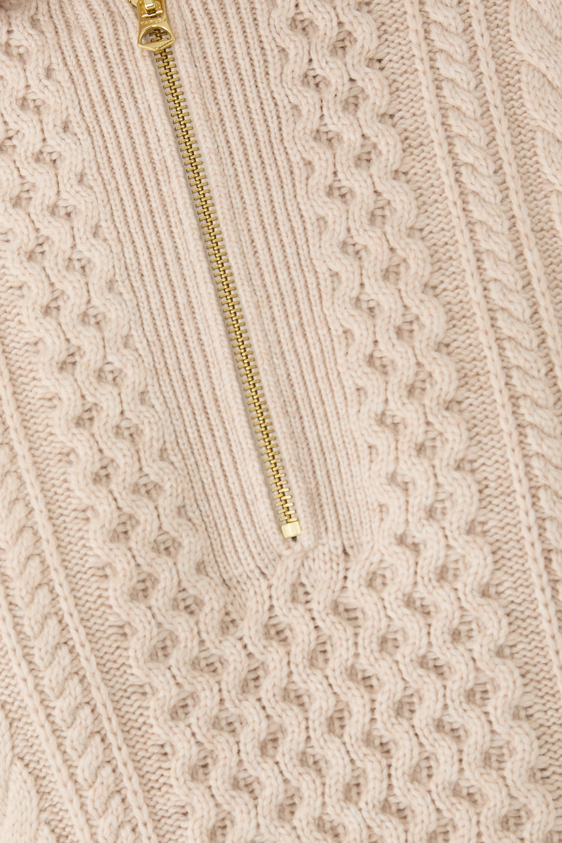 كنزة كاميلو منسوجة بغرزة الضفيرة 