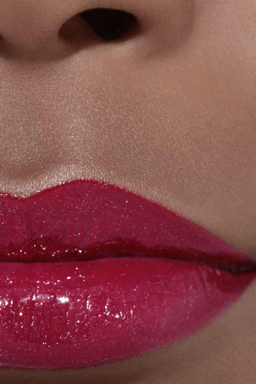 أحمر شفاه سائل بلمعان وثبات فائق ROUGE ALLURE LAQUE